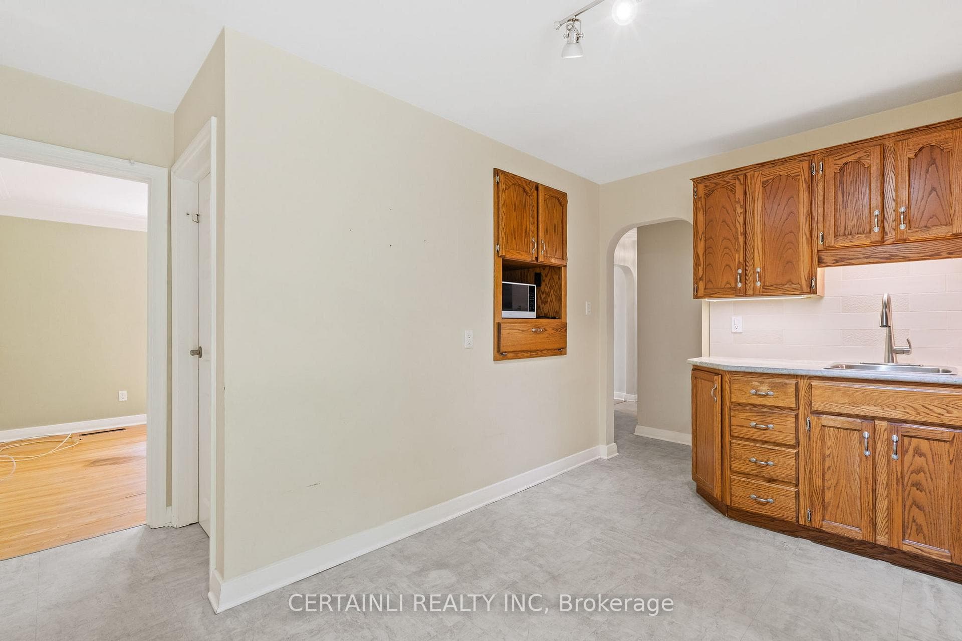 15 Hepburn Avenue photo 11