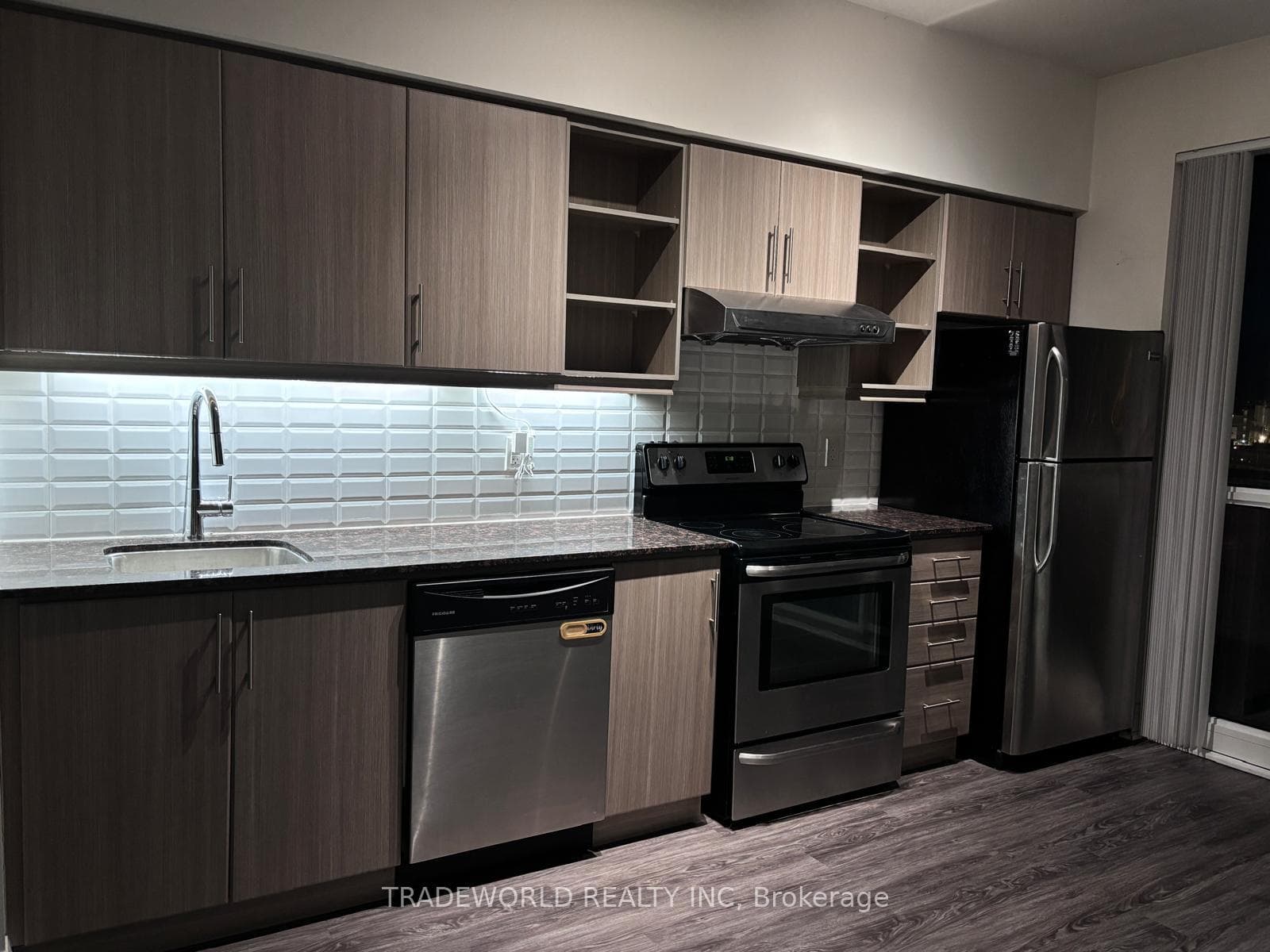 160 Vanderhoof Avenue Unit 508 photo 7