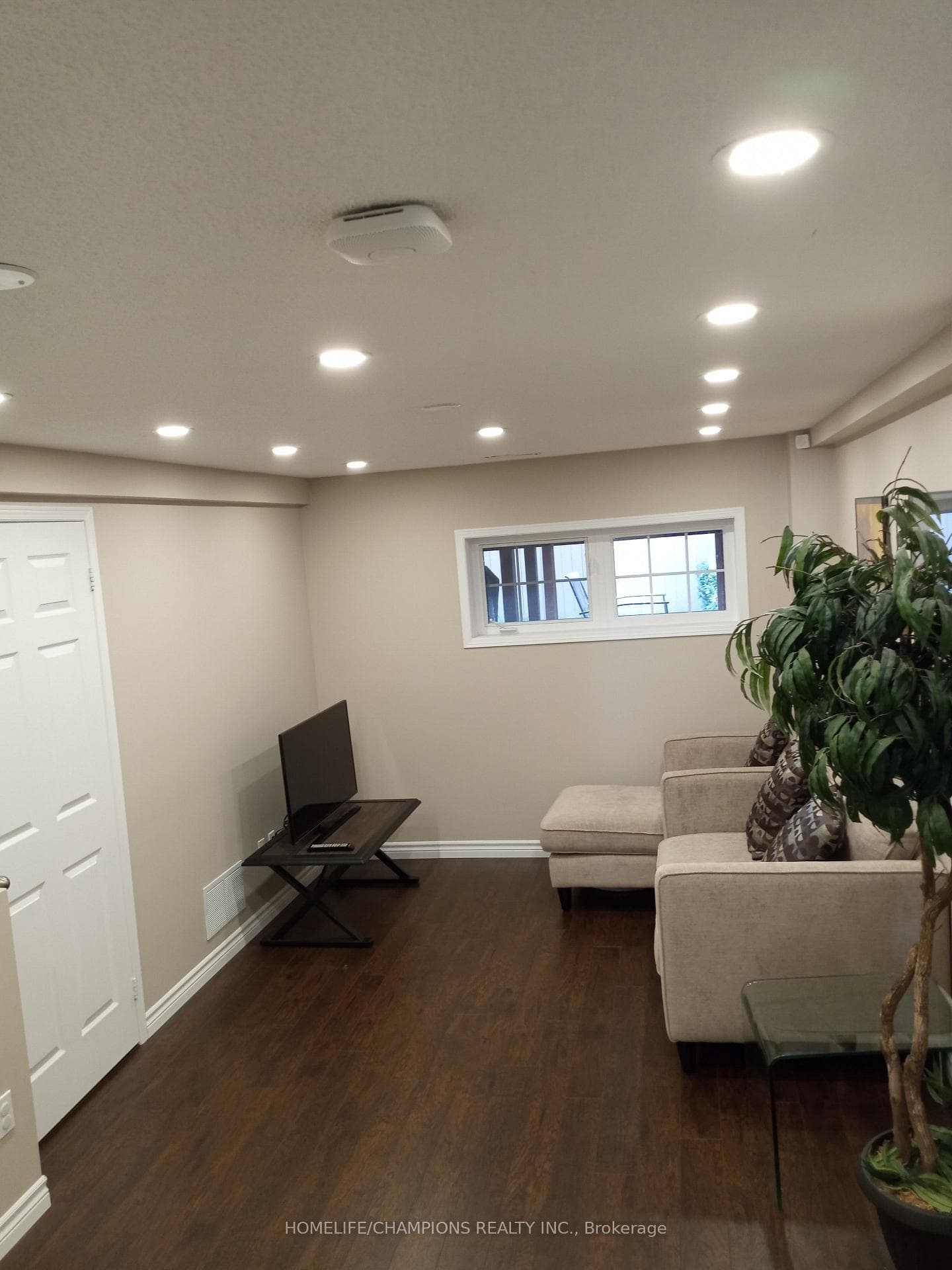 147 Stokely Crescent photo 9