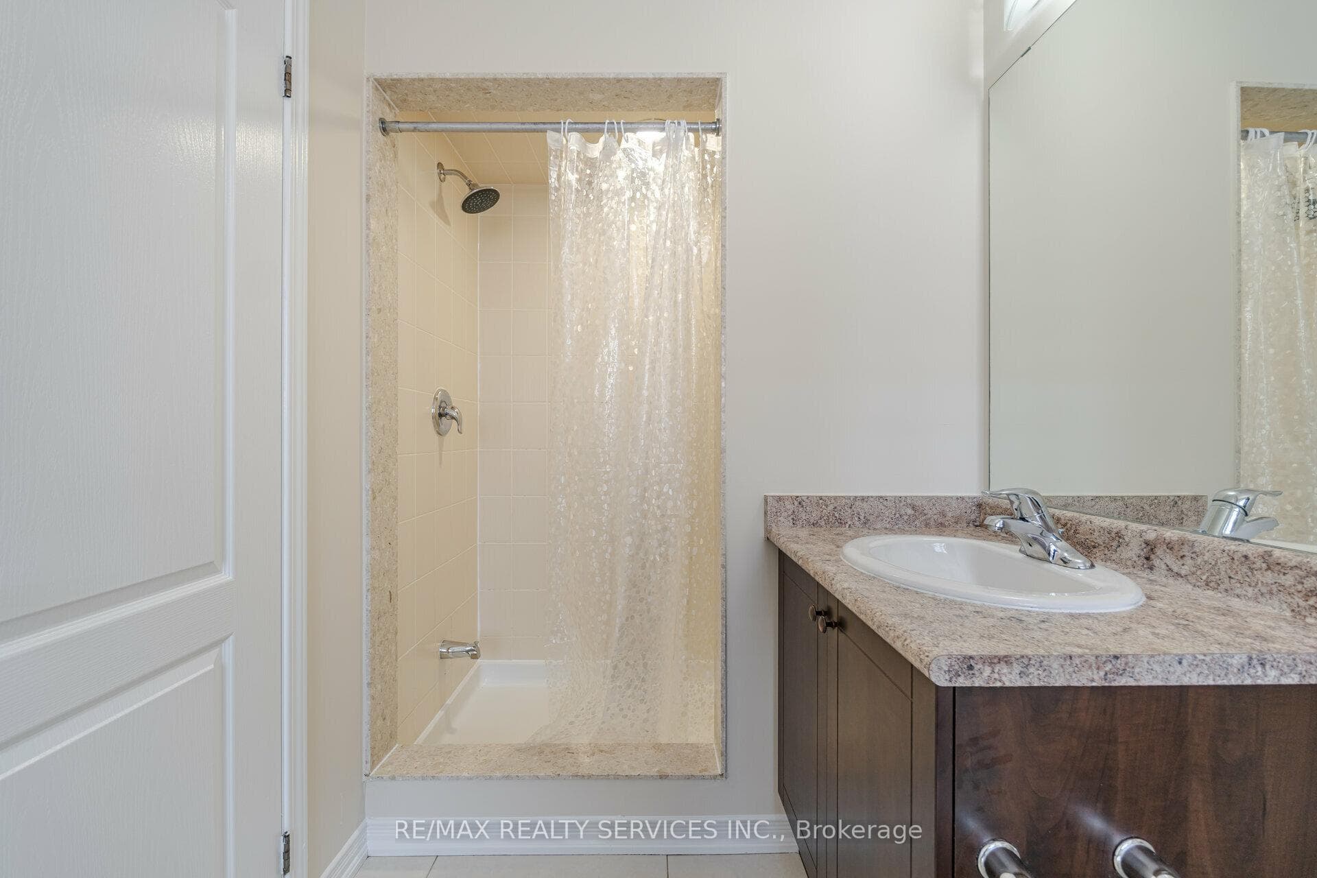 101 Baffin Crescent photo 25