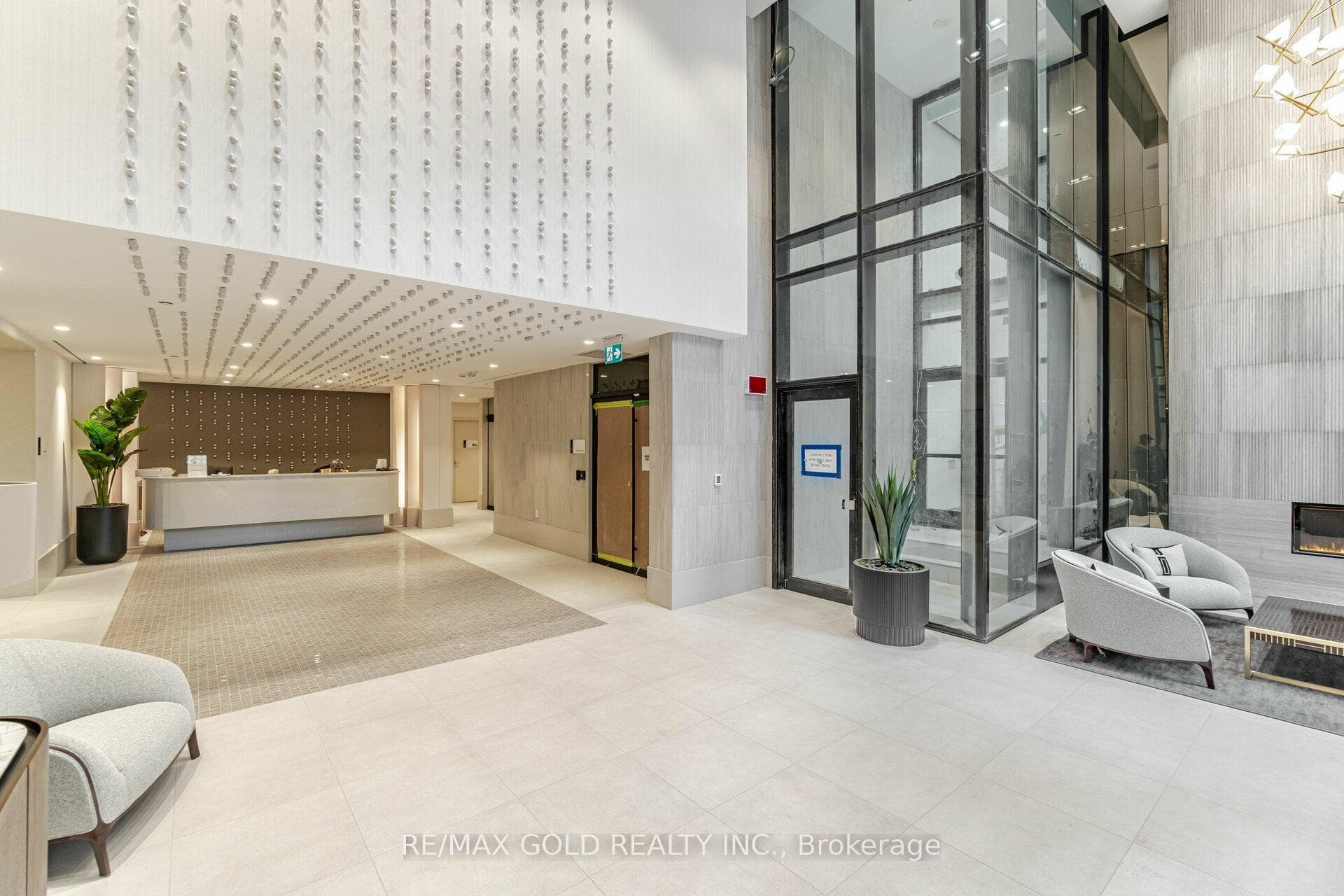 2020 Bathurst Street Unit 216 photo 3