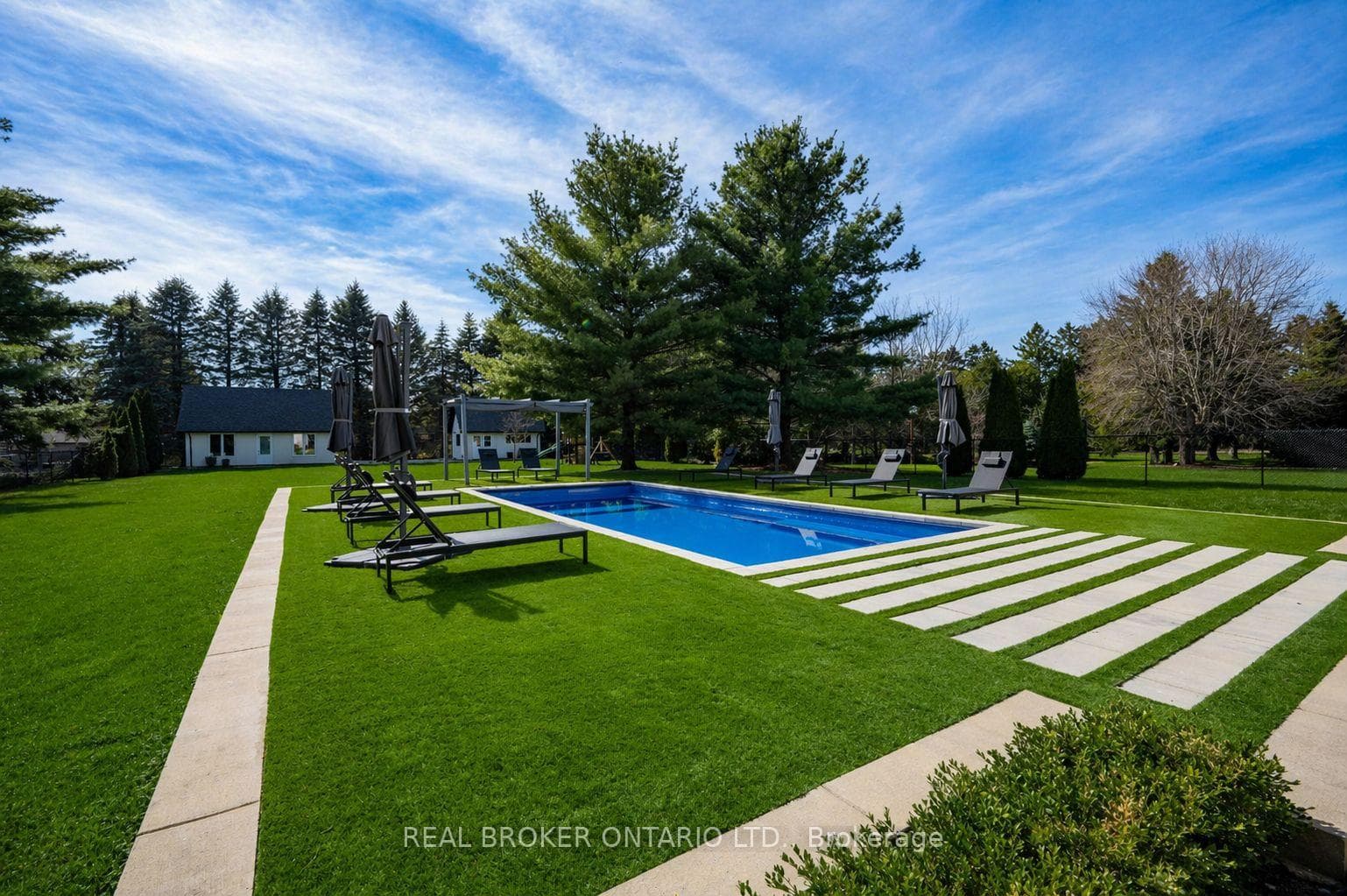 1448 MANNHEIM Road photo 31