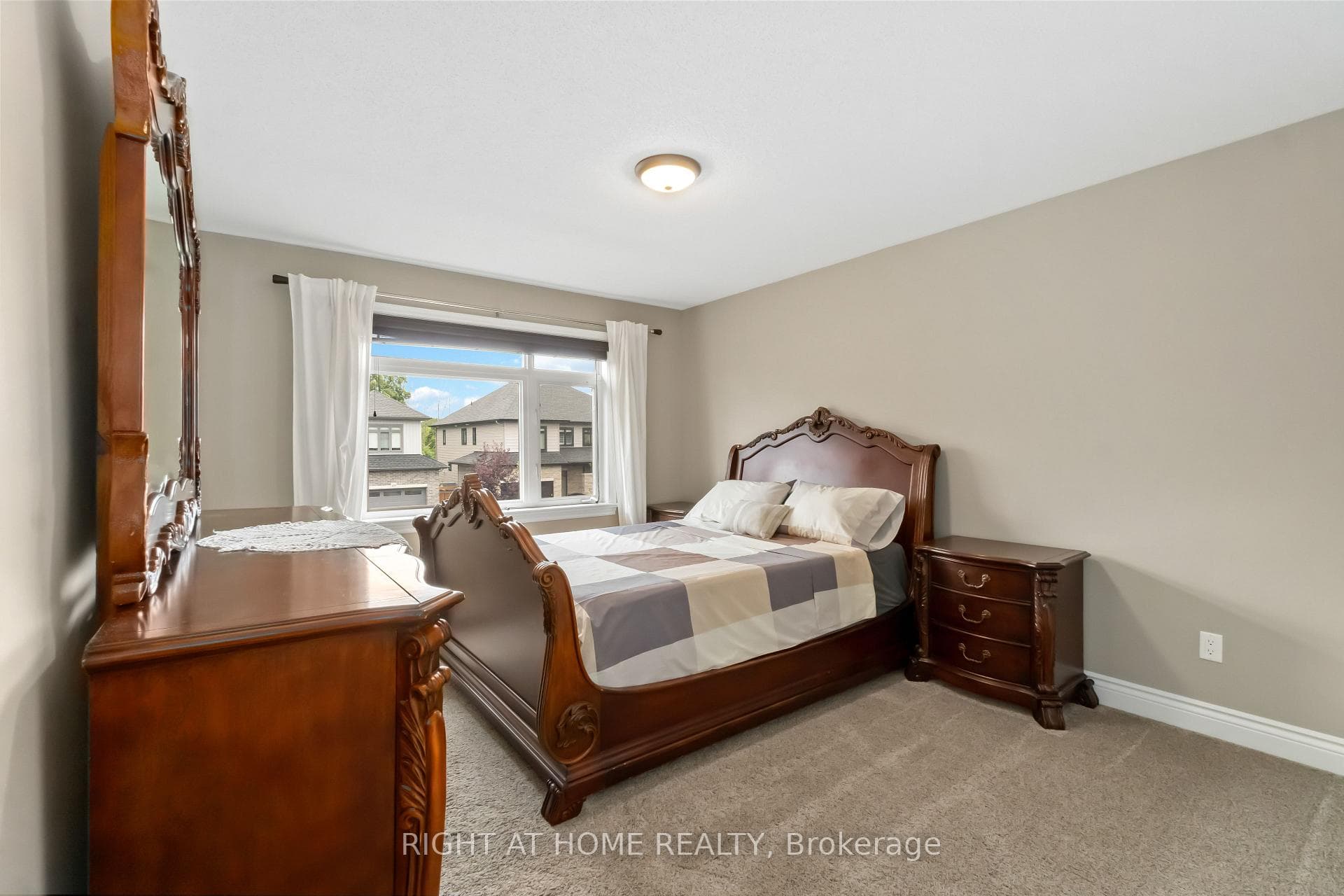 124 Dulmage Crescent photo 19