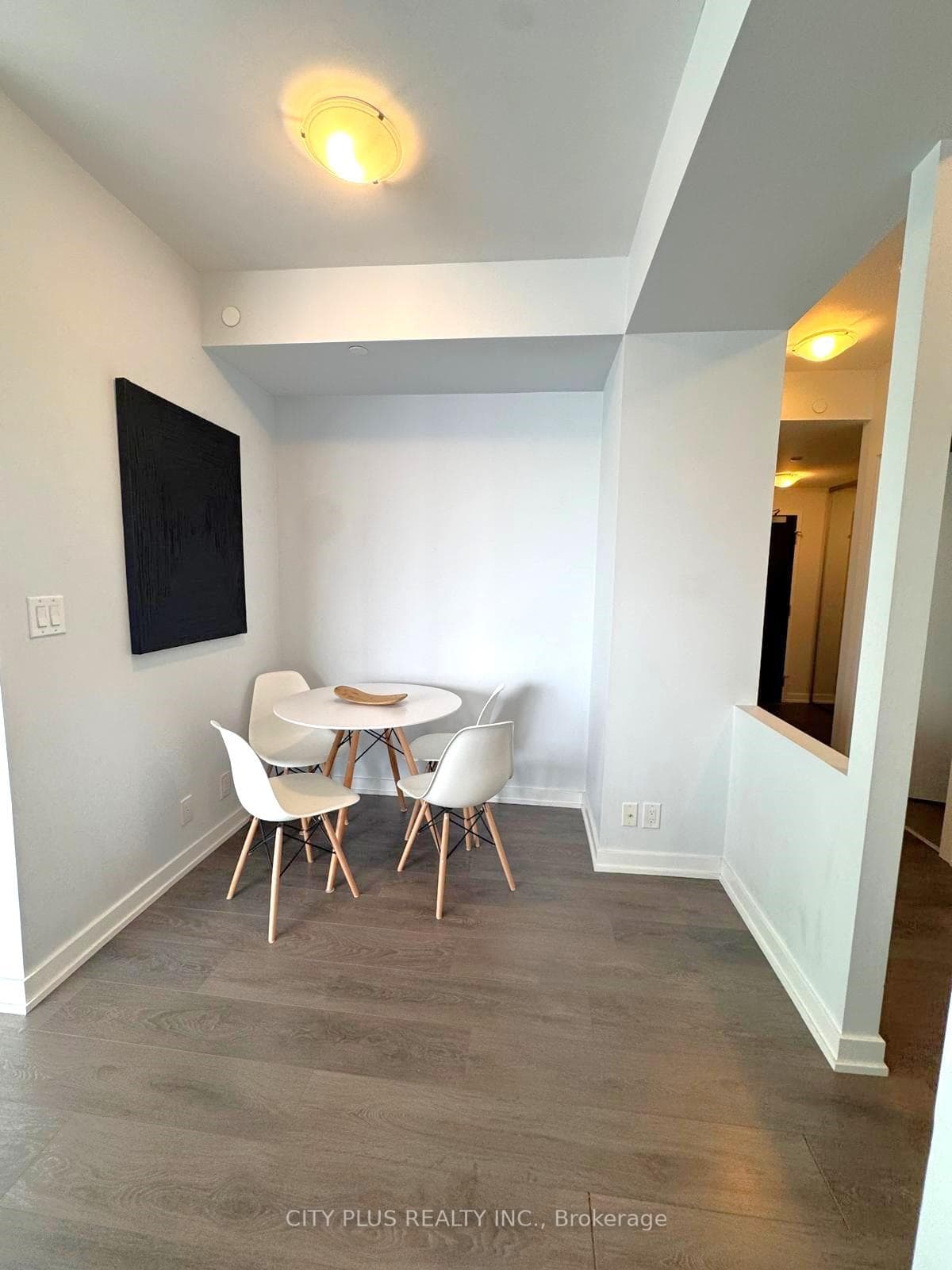 609 Avenue Road Unit 1606 photo 3