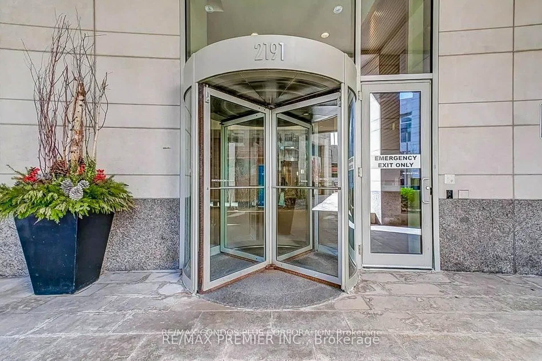 2191 Yonge Street Unit 1512 photo 4