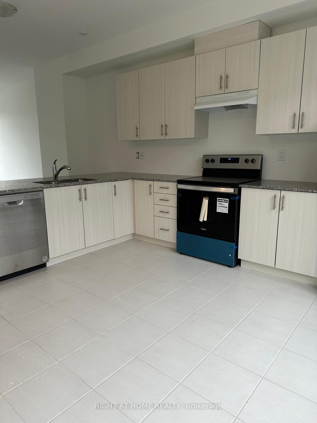 25 Selfridge Way photo 6