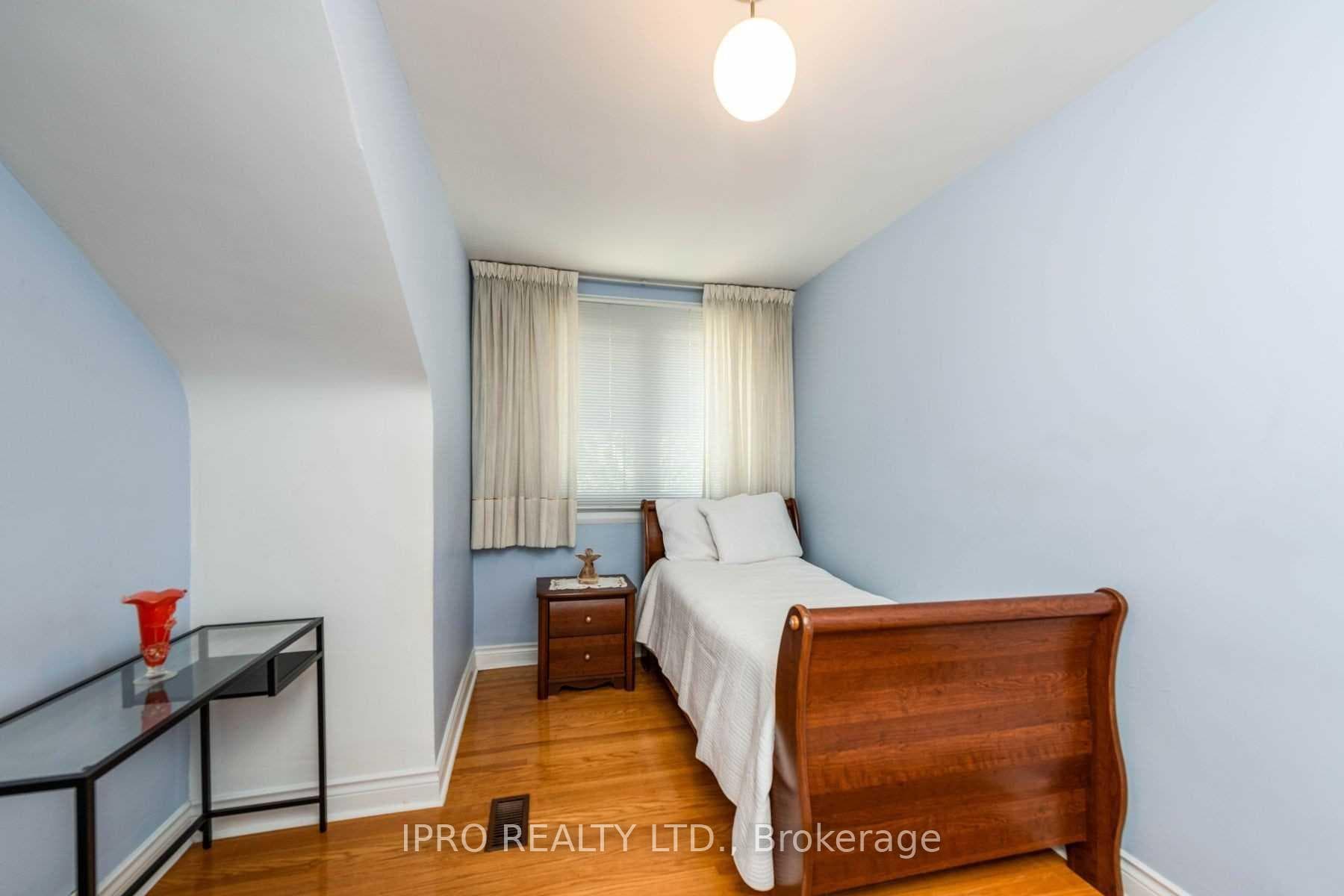 105 Sellers Avenue photo 17