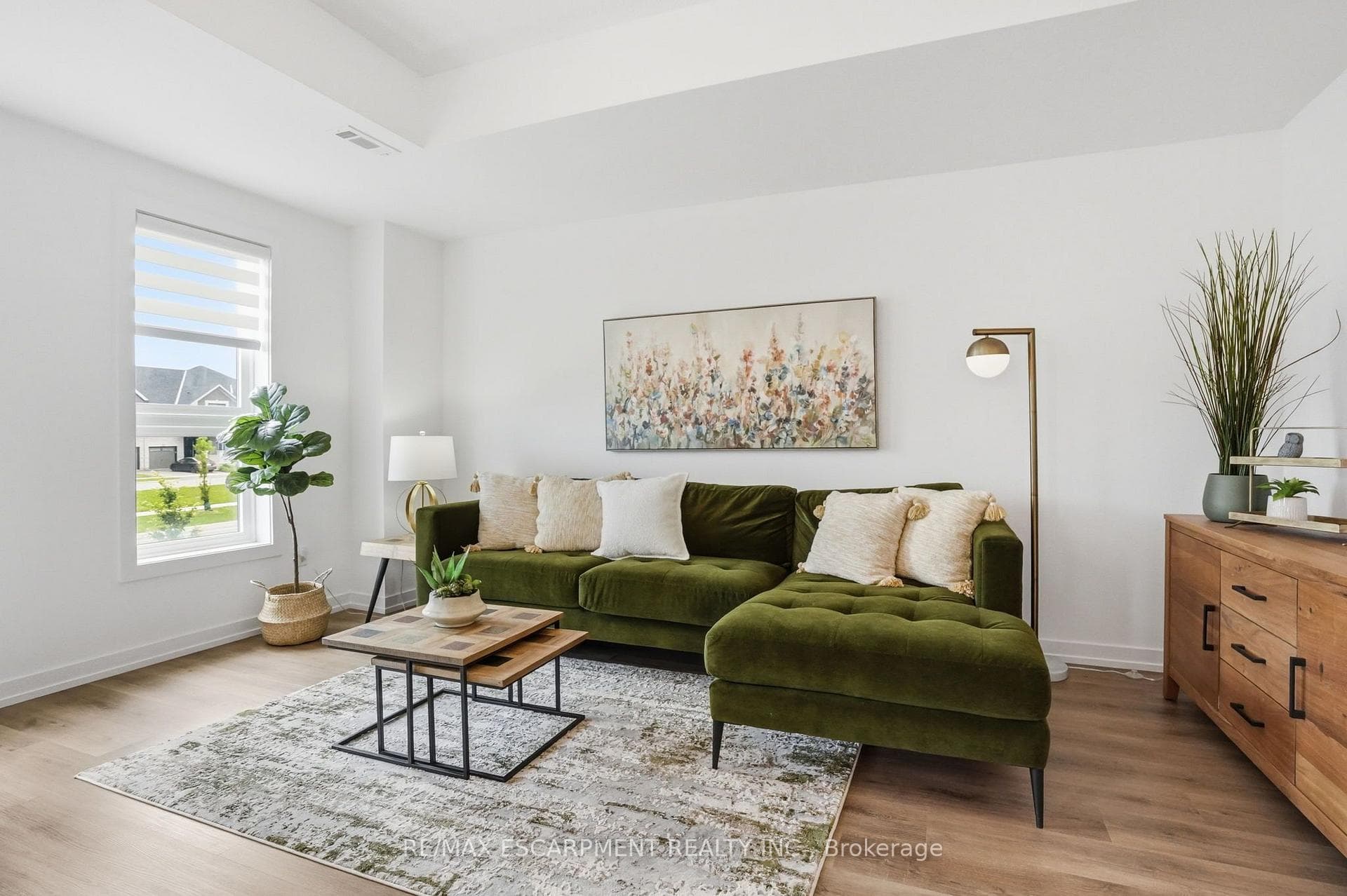 245 Burke Street photo 4