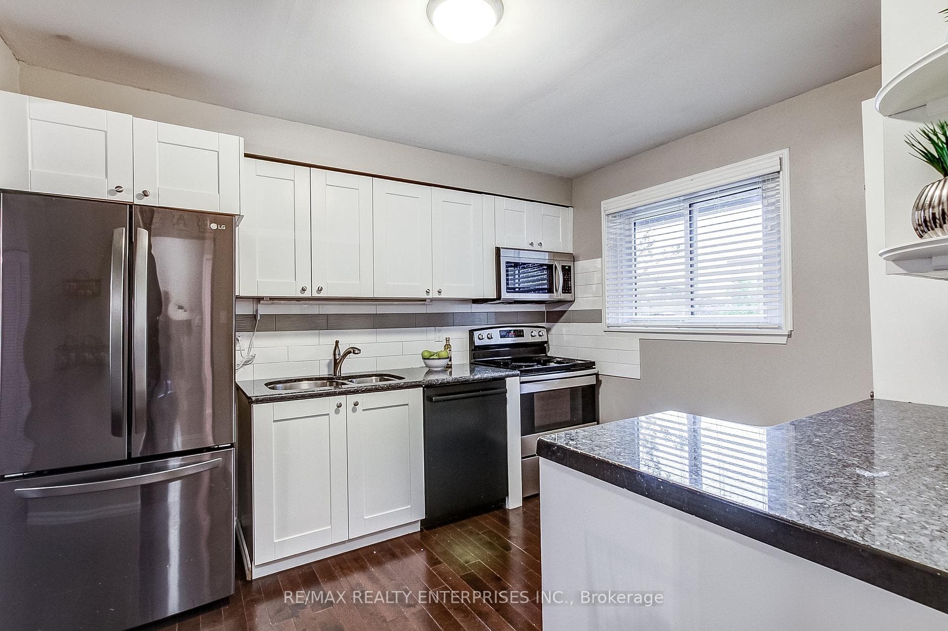 1306 Guelph Line Unit 2 photo 8