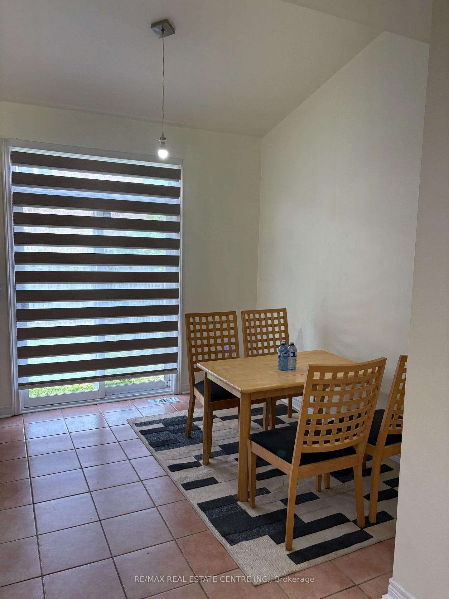 799 Ledbury Crescent photo 13