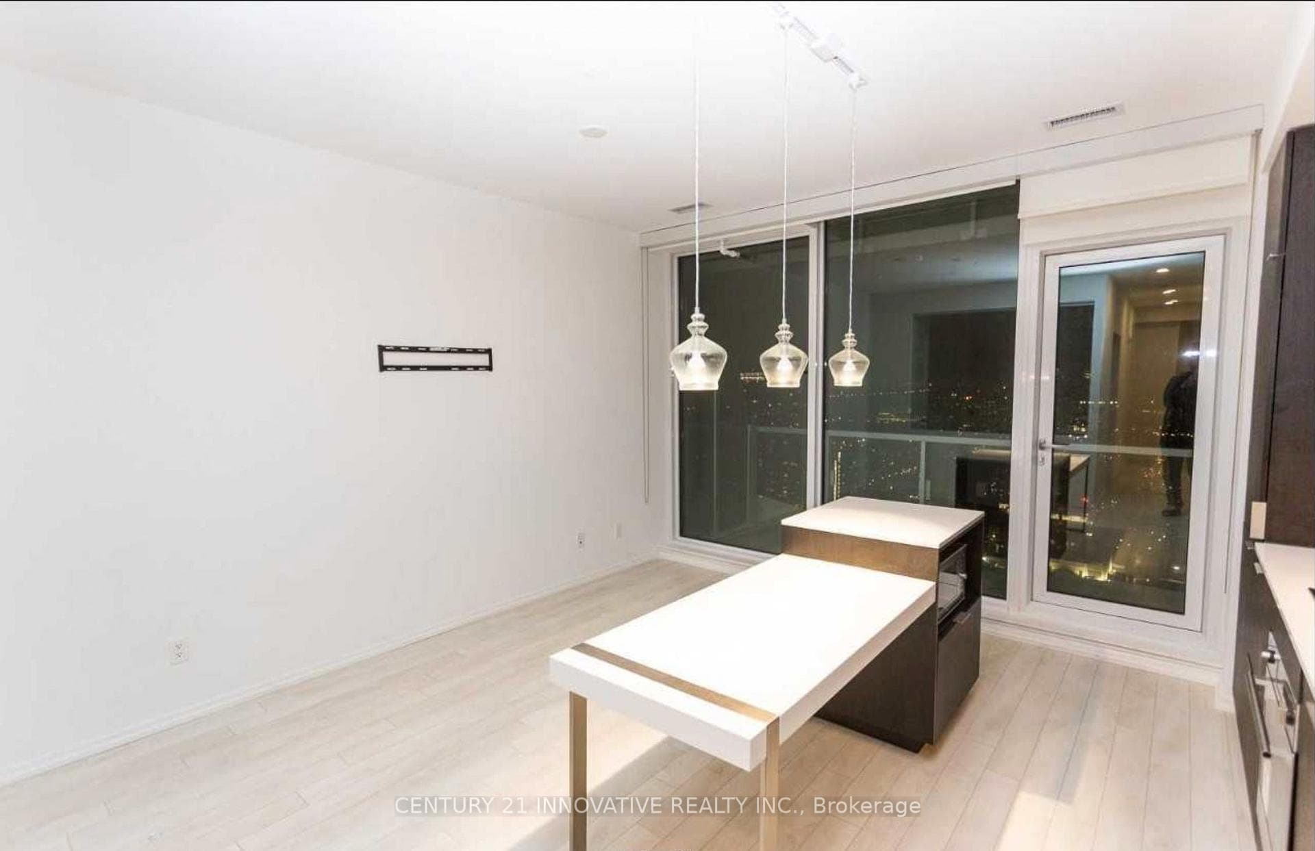 197 Yonge Street Unit 4503 photo 7