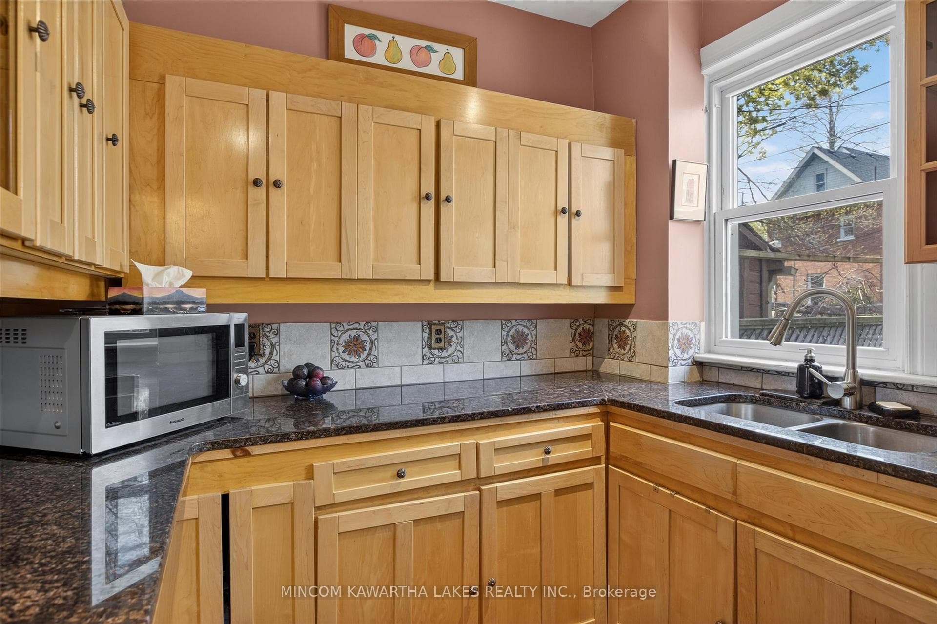 494 Charlotte Street photo 19