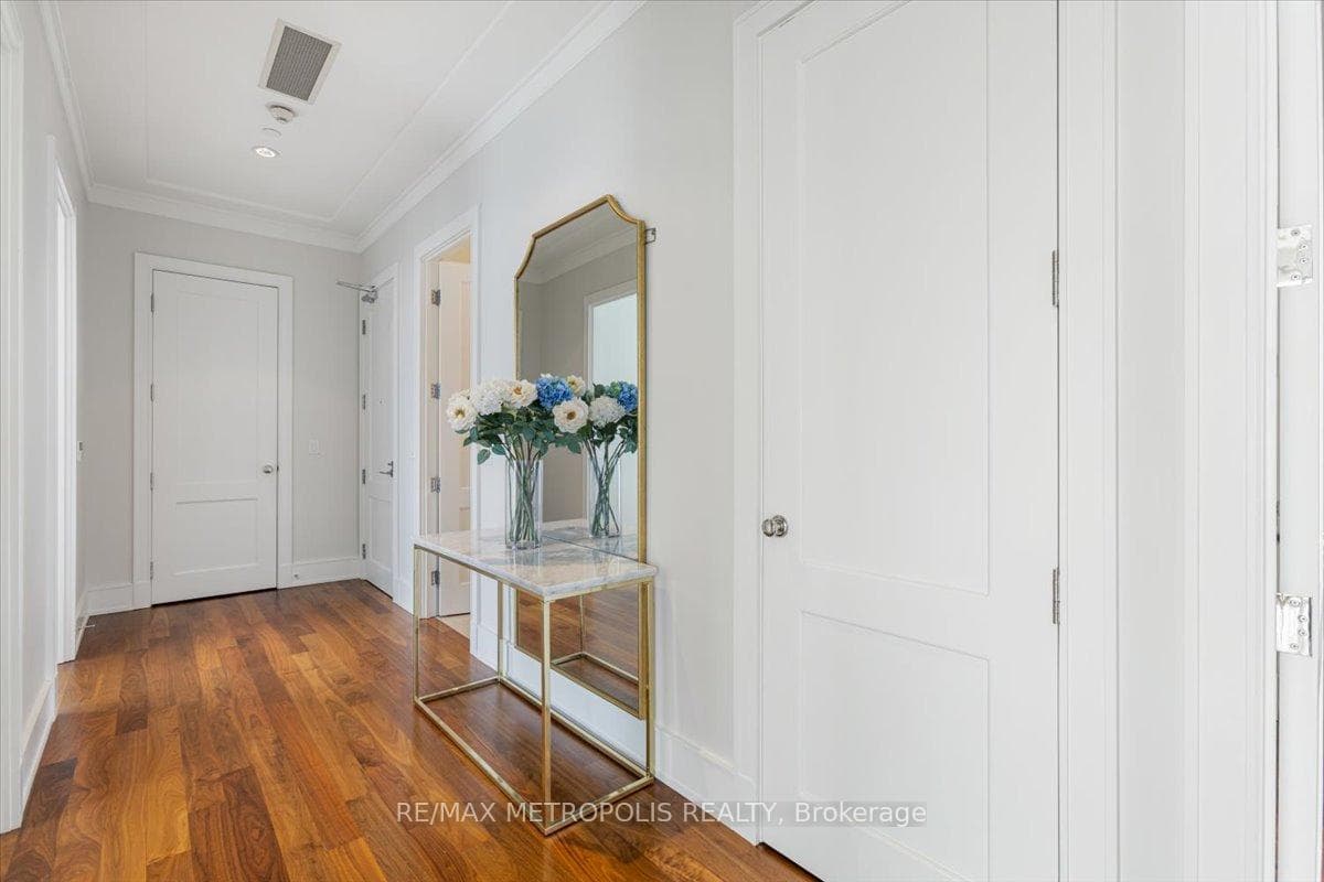 183 Wellington Street Unit 2701 photo 23