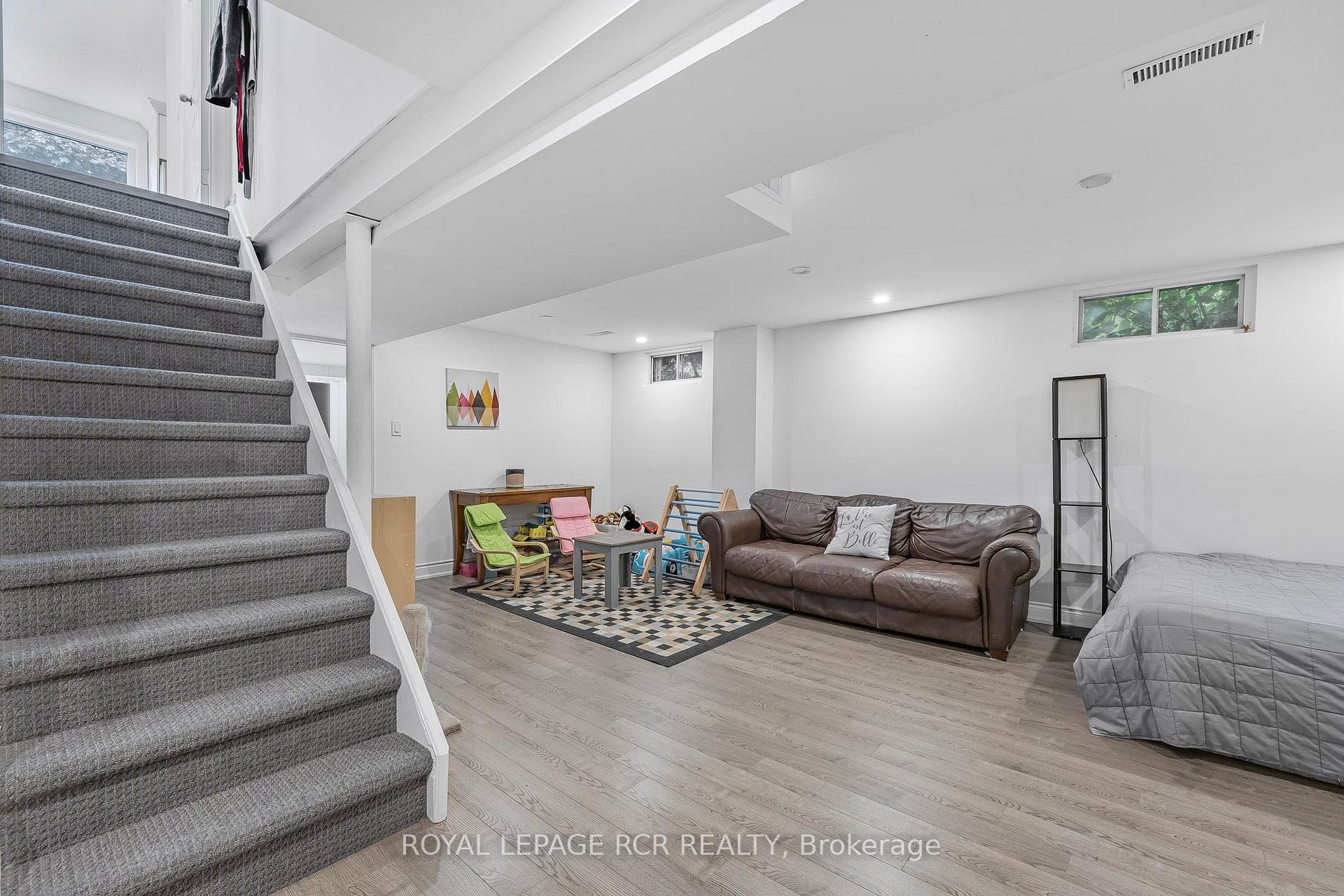 41 Howlett Avenue photo 30