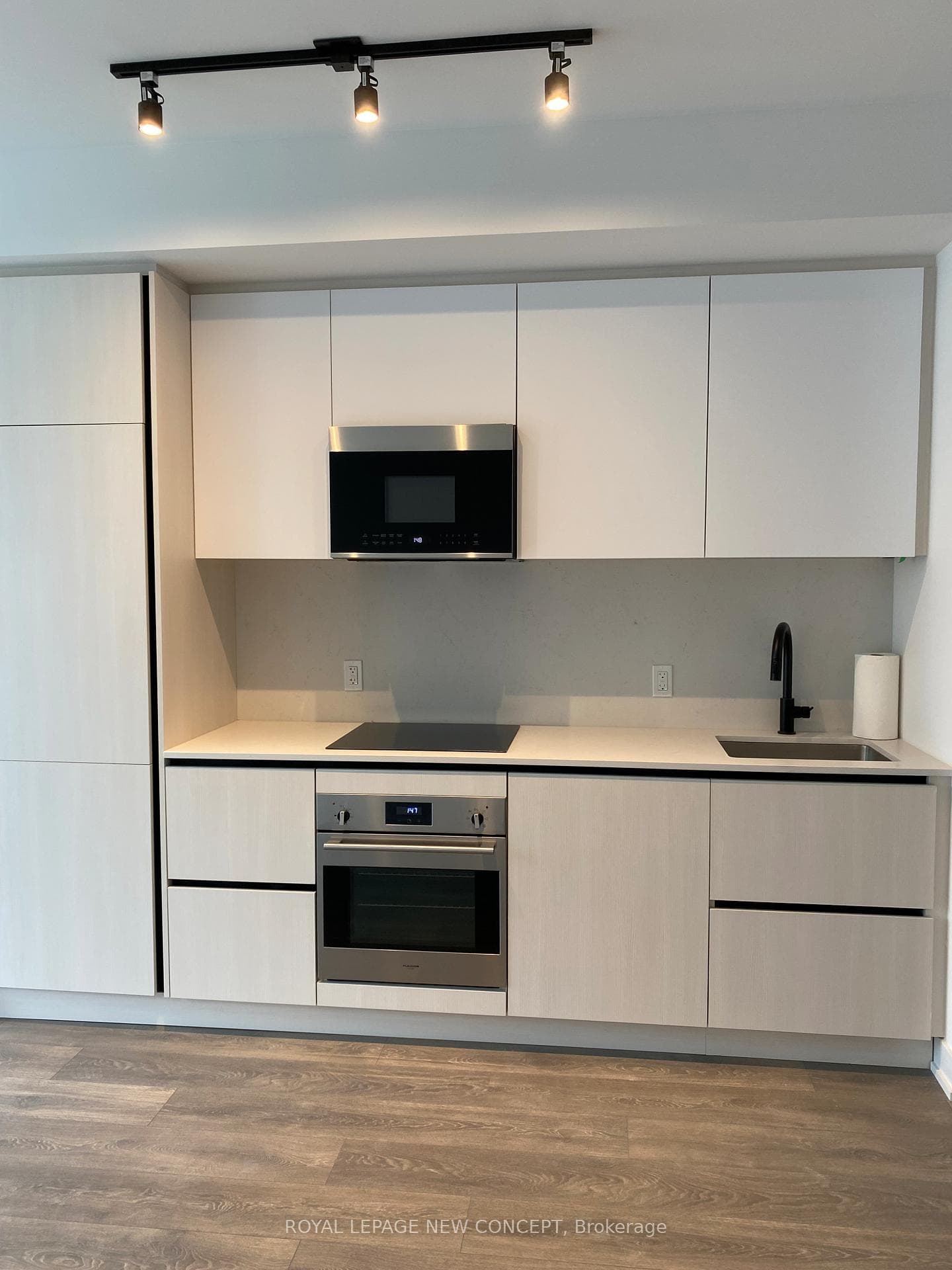 108 Peter Street Unit 3907 photo 3