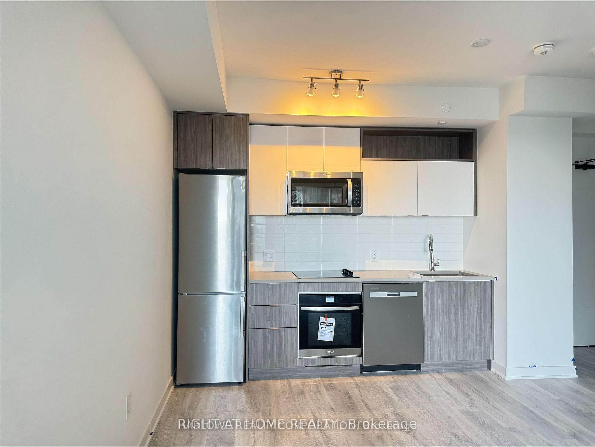 70 Princess St Street Unit 1630 photo 2