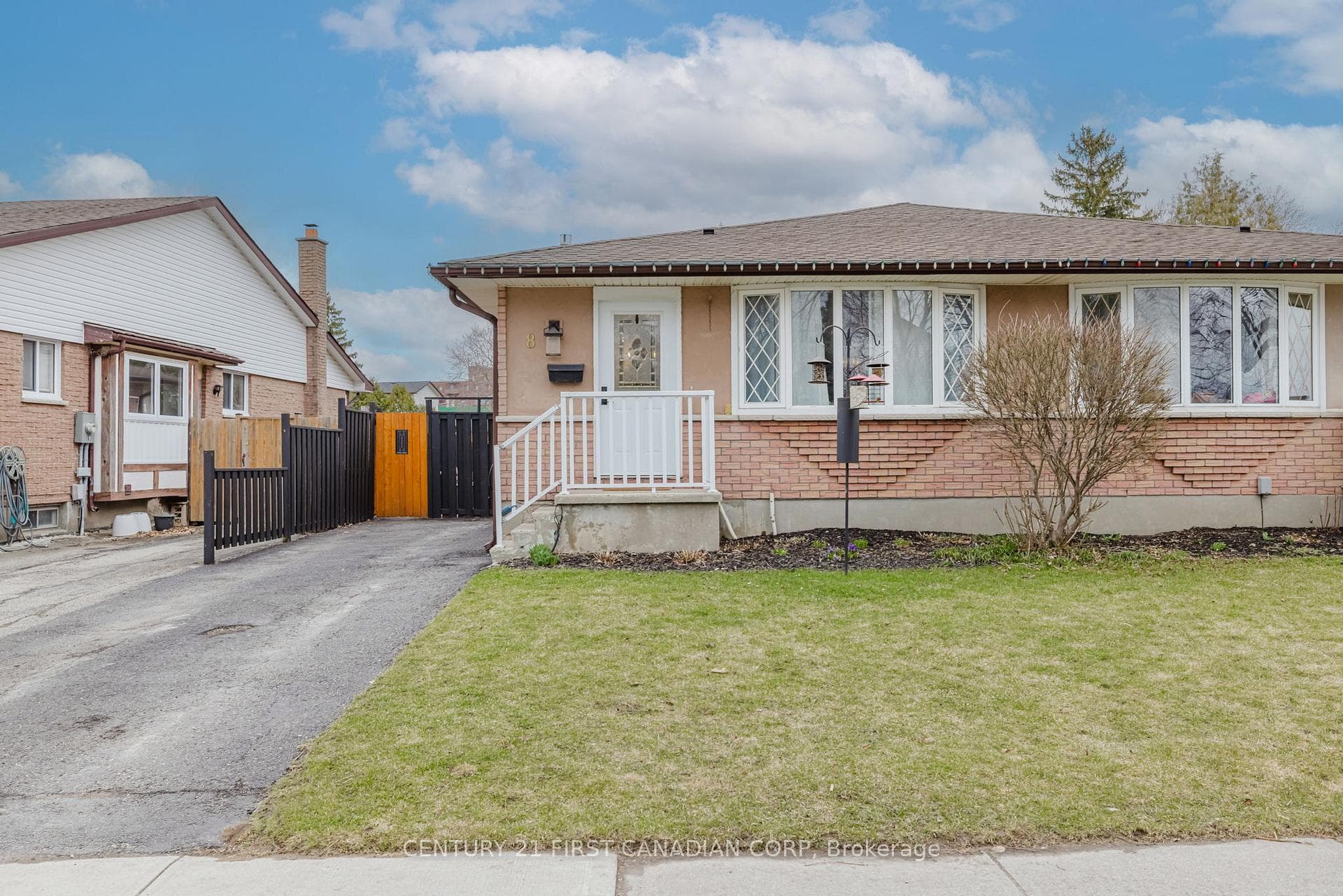 8 Lacey Crescent photo 1
