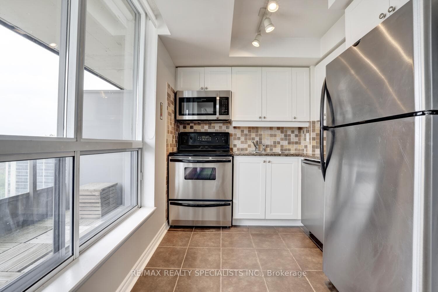 70 High Park Avenue Unit 1401 photo 12