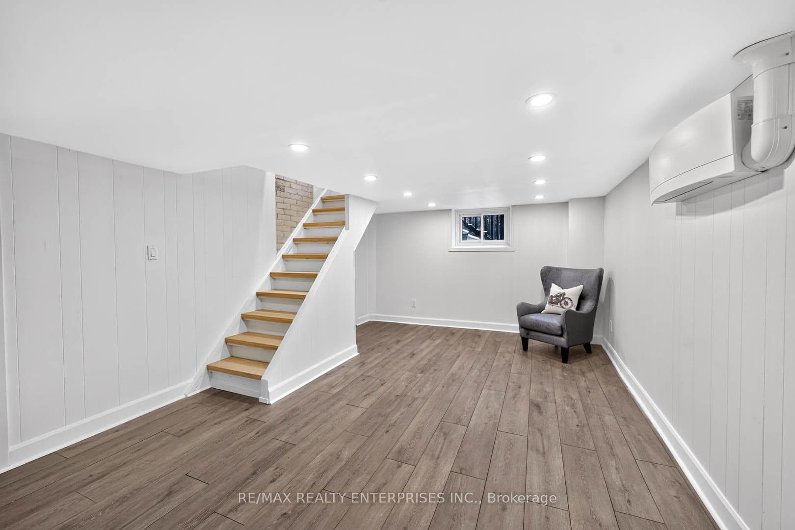 233 Rosemount Avenue photo 25