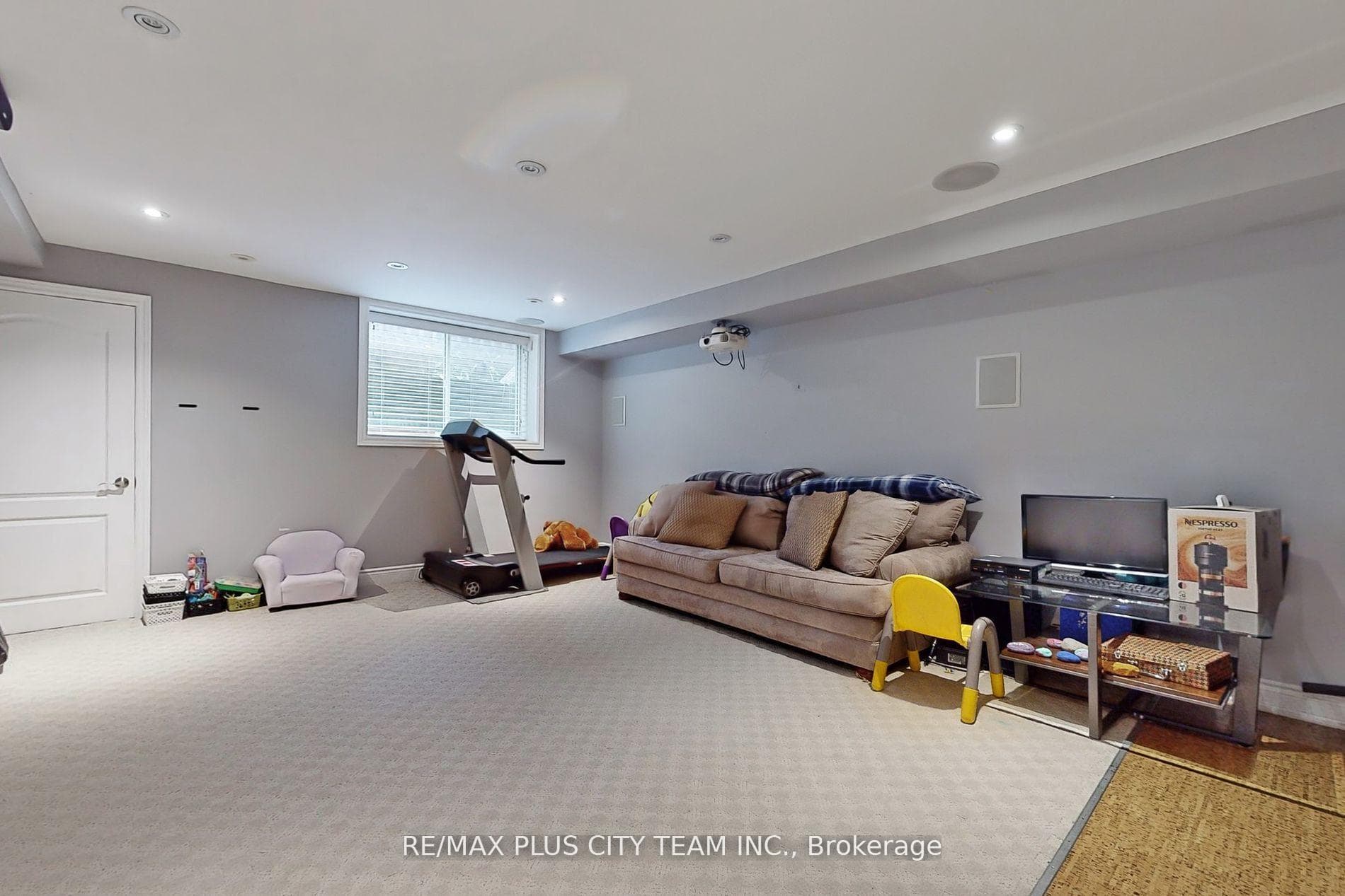 112 Sarah Ashbridge Avenue photo 30