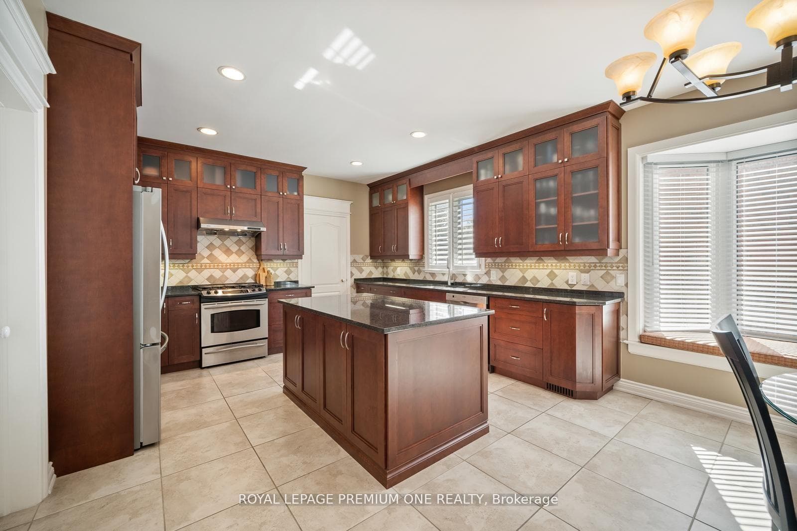 536 Village Parkway photo 11