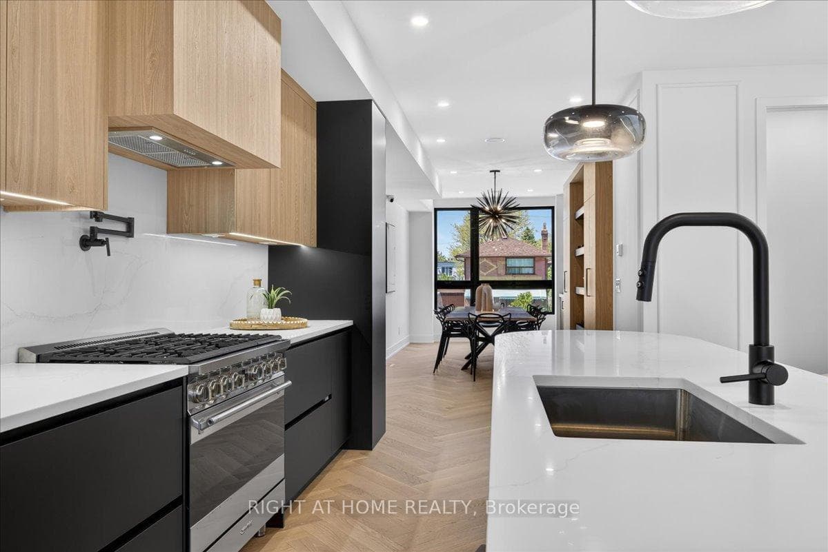 15B ROSEMEADE Avenue photo 9