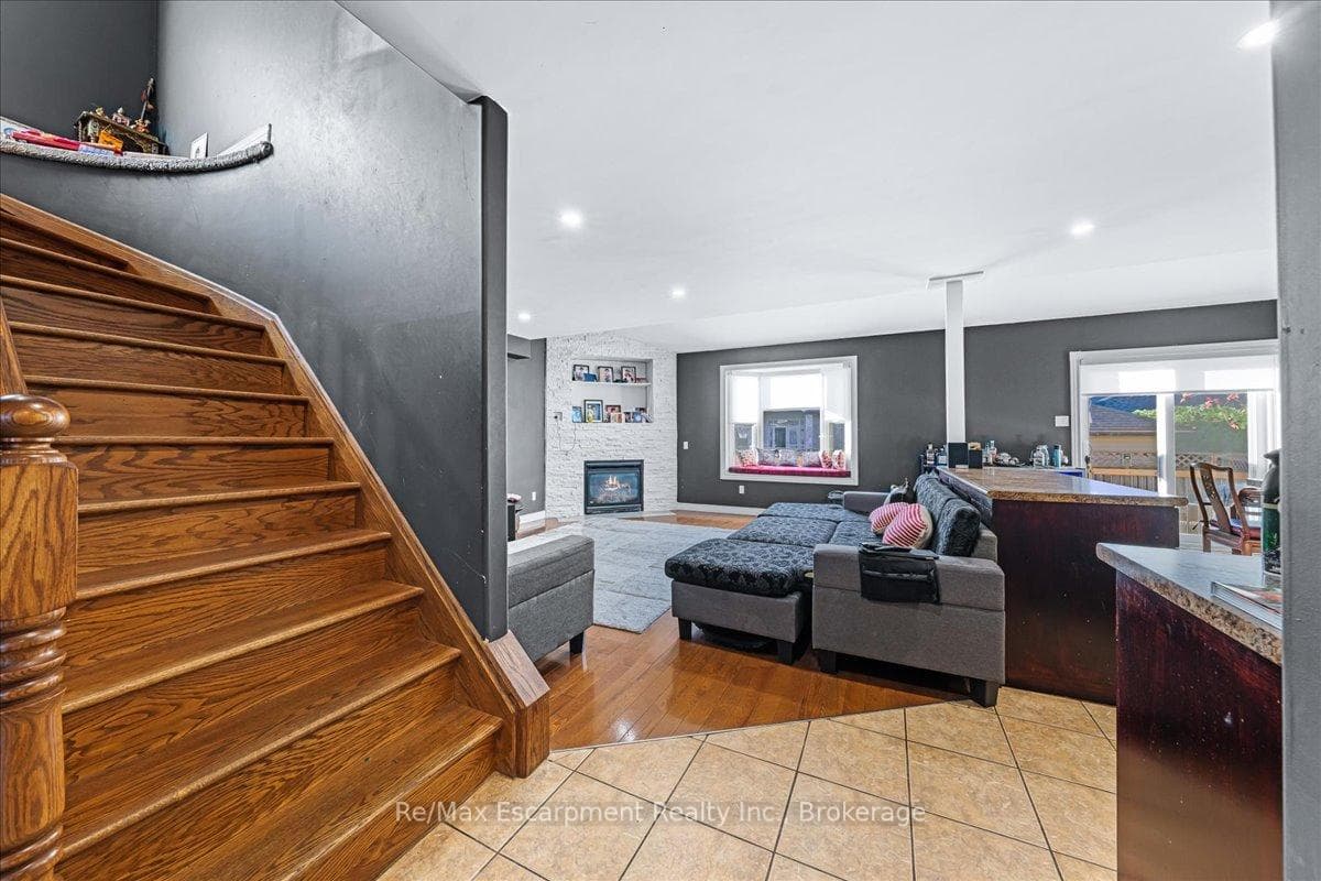 182 Eringate Drive photo 7
