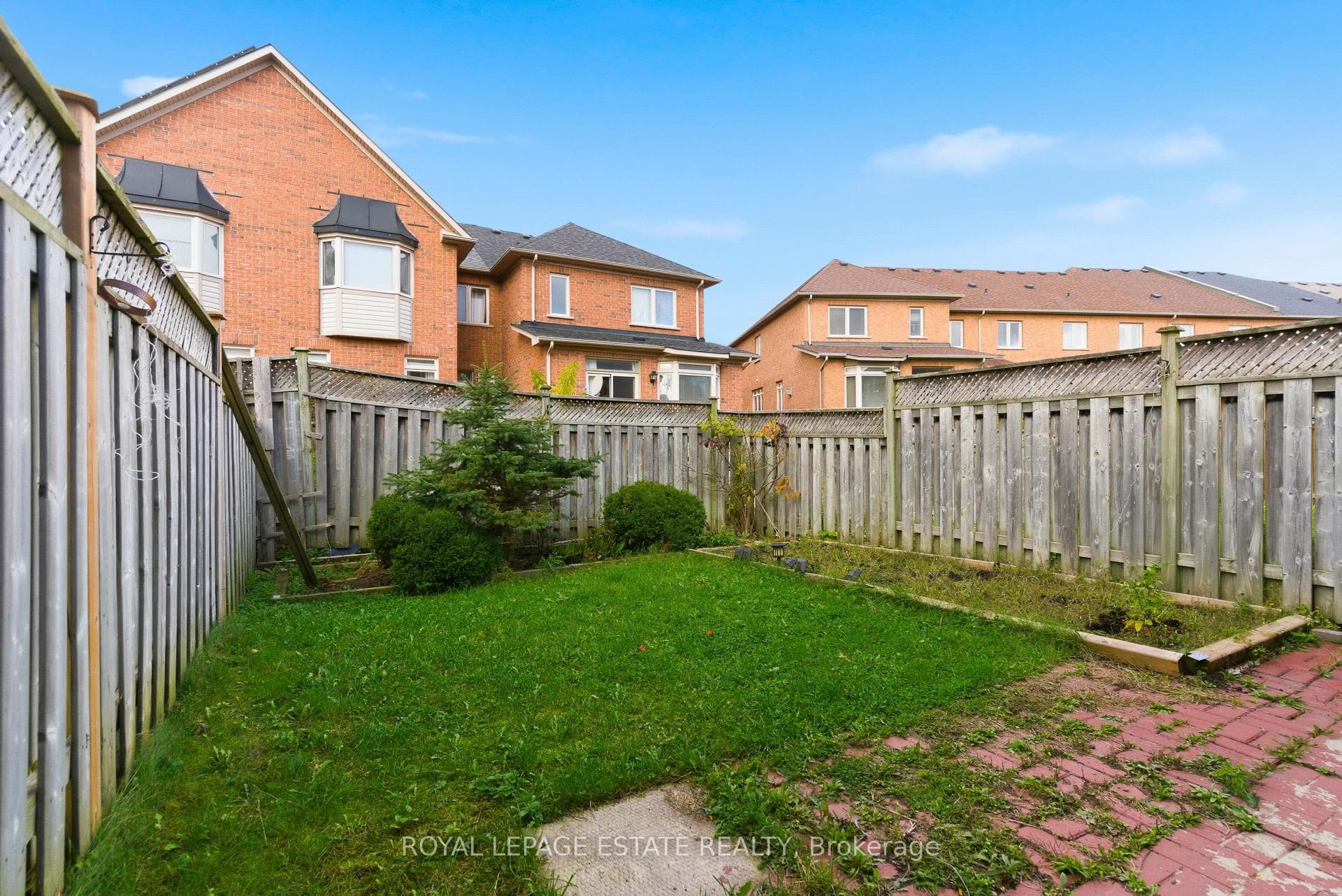 8 Venture Avenue photo 38