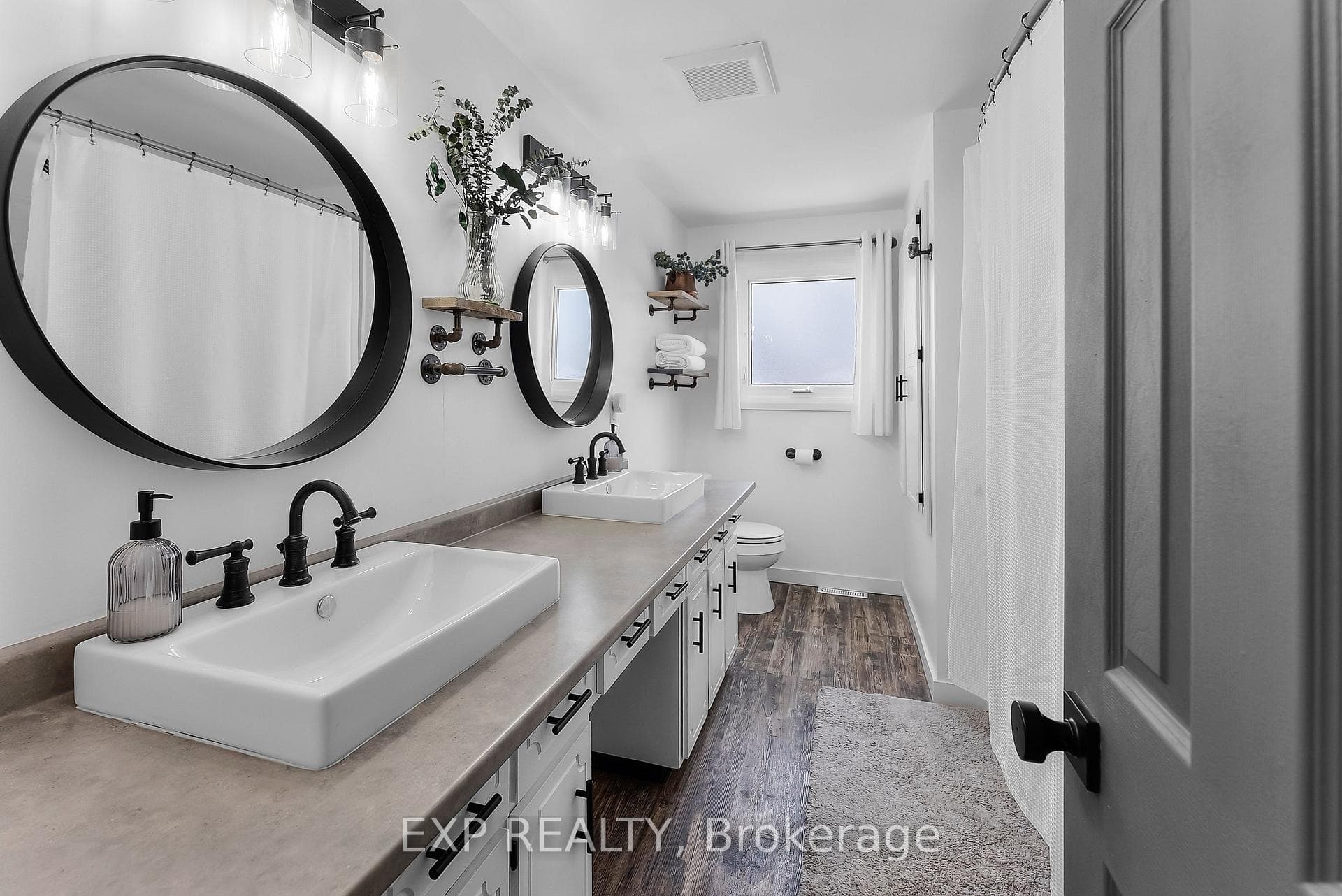 Fully Updated 5pc Bathroom