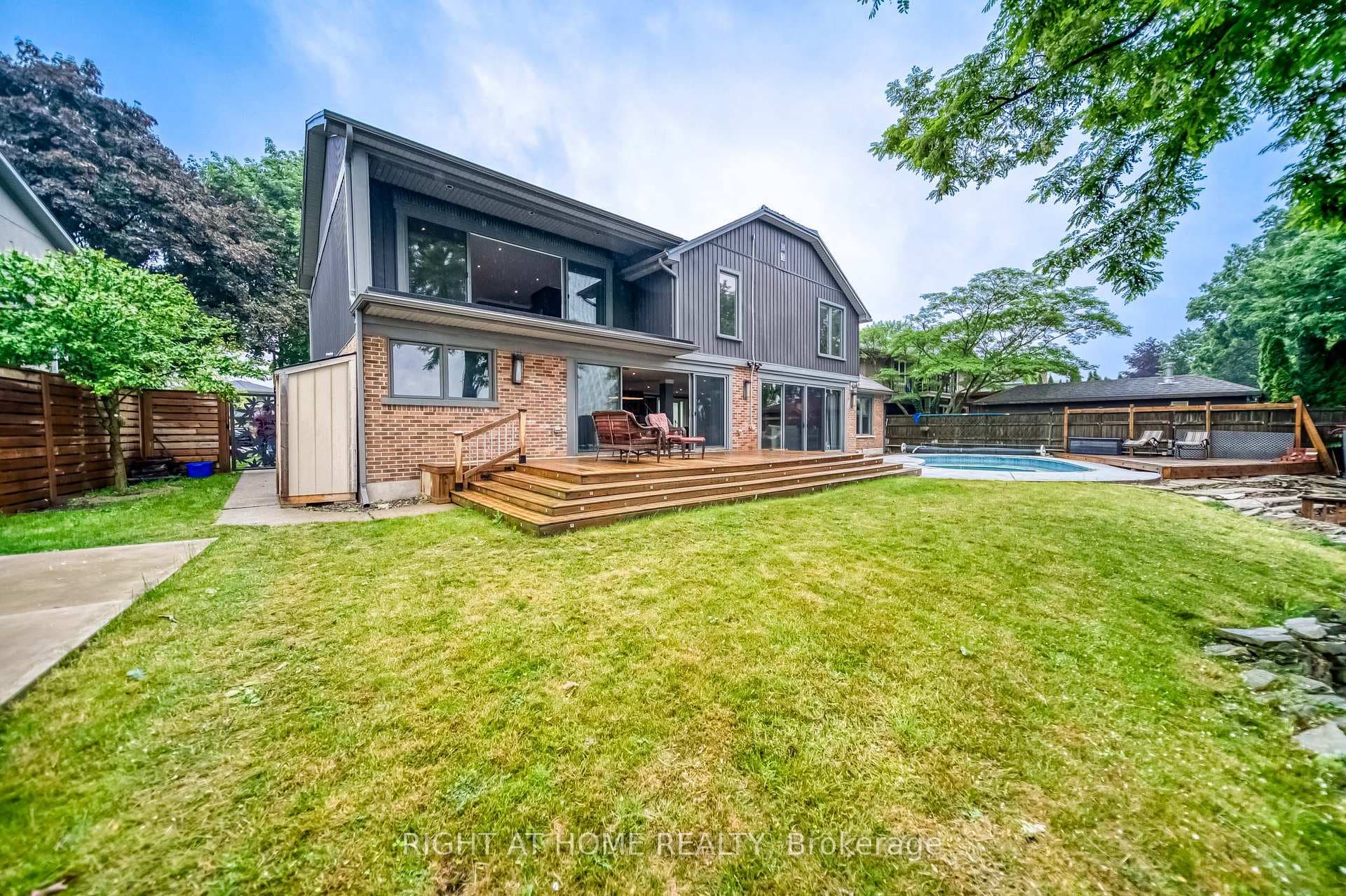 44 ROYAL HENLEY Boulevard photo 38