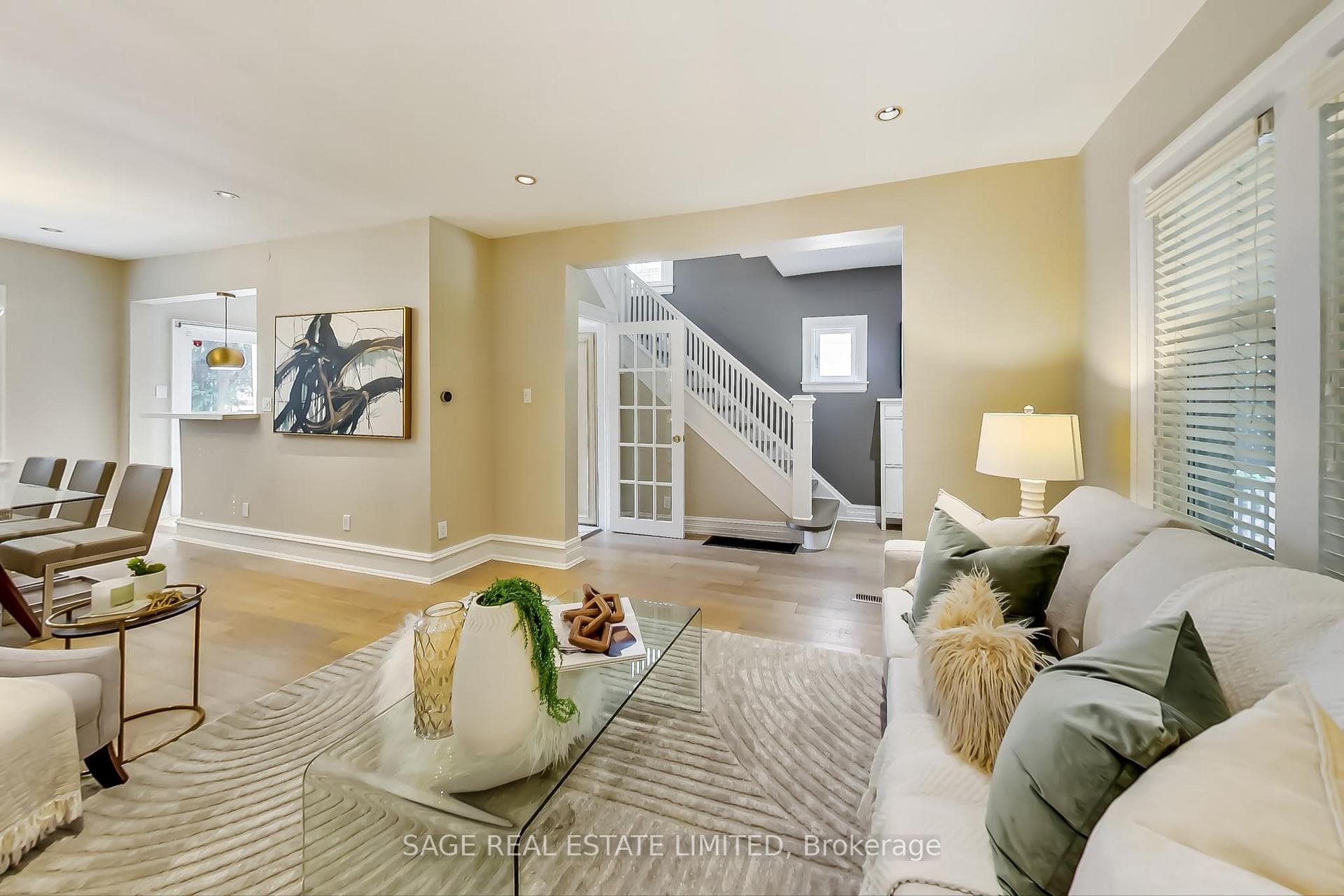 132 Rosewell Avenue photo 9