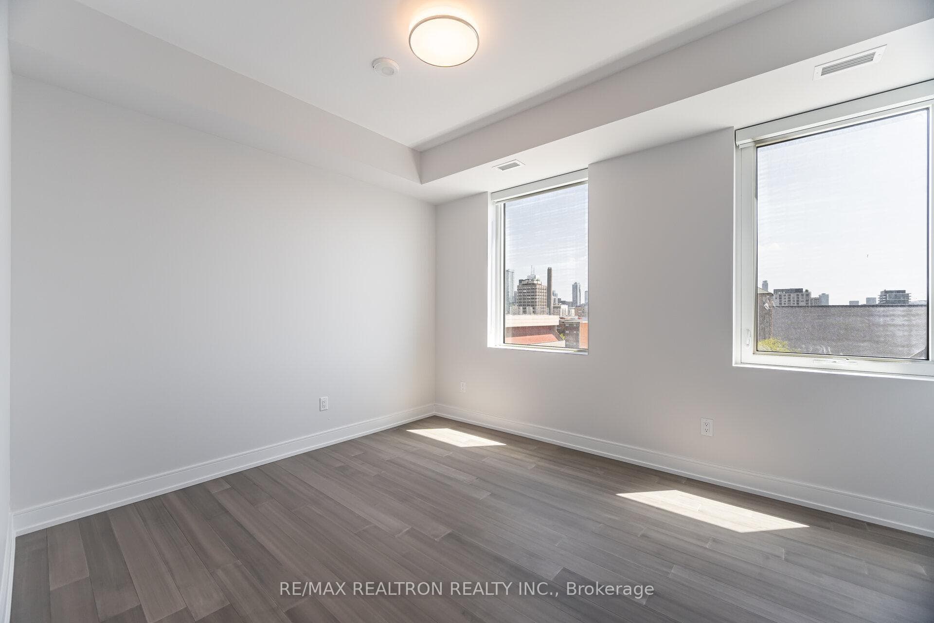 664 Spadina Avenue Unit 710 photo 15