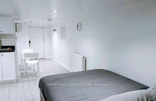 450 BATHURST Street Unit B2 photo 14