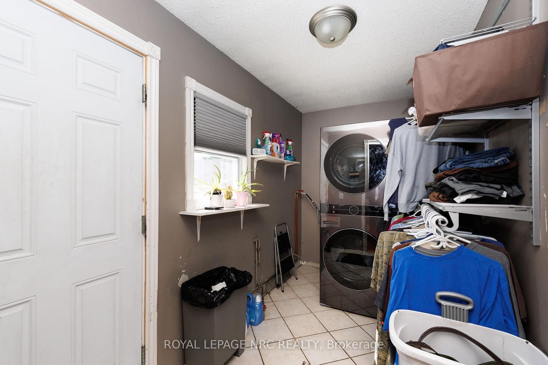 Main level laundry/mud room