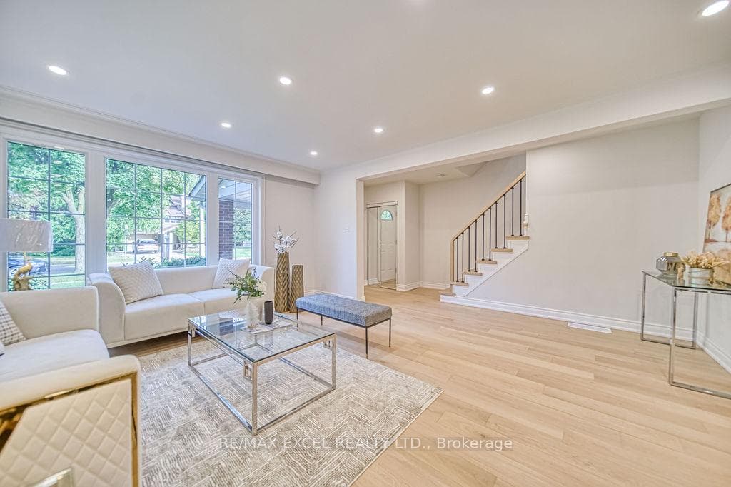 24 Bridlewood Boulevard photo 3