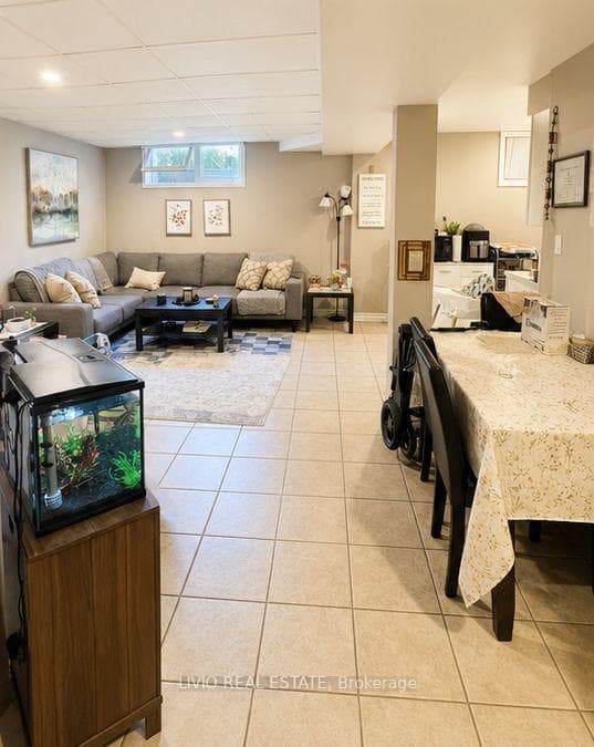 8 Janray Drive Unit Bsmt photo 3