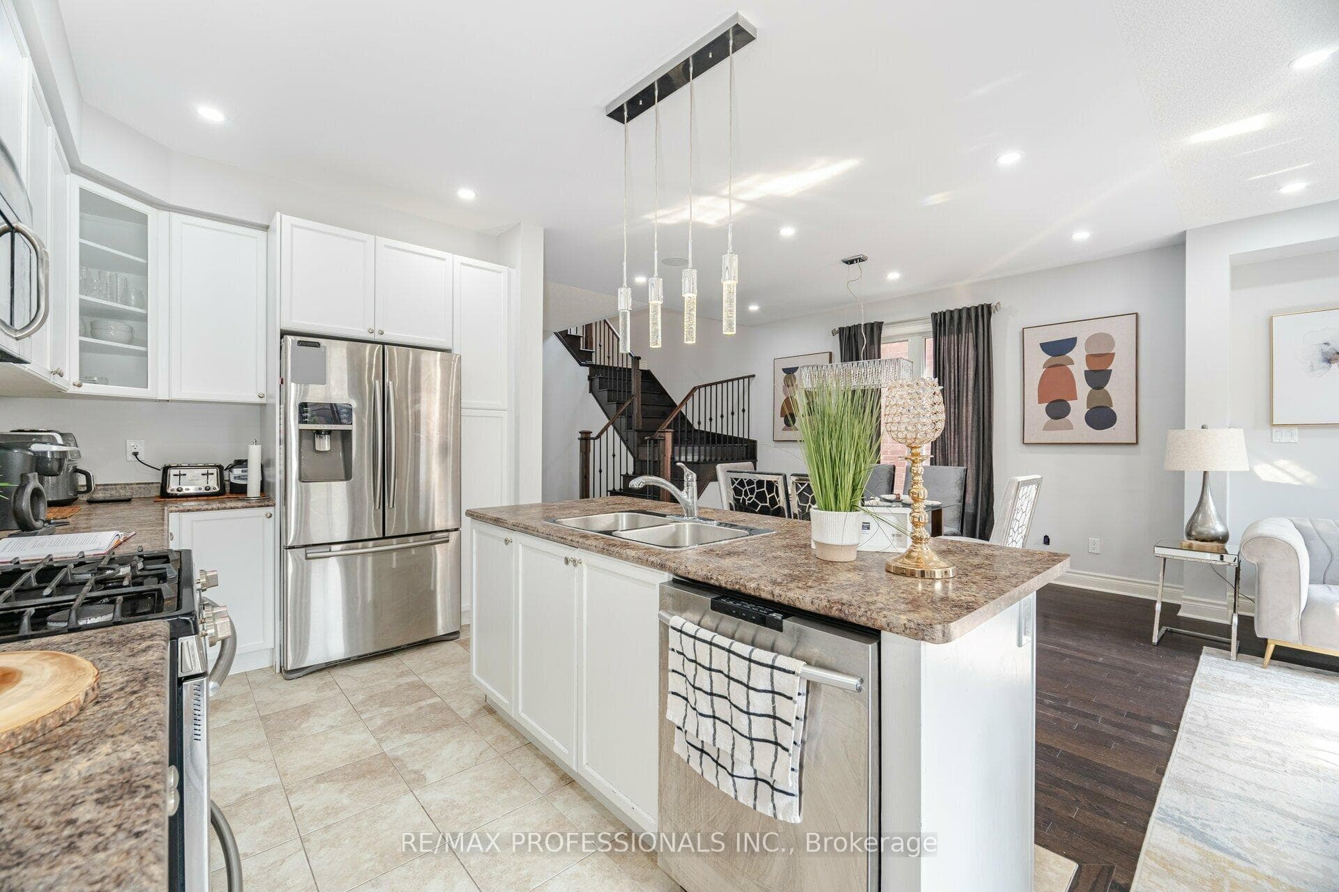8 Andretti Crescent photo 15