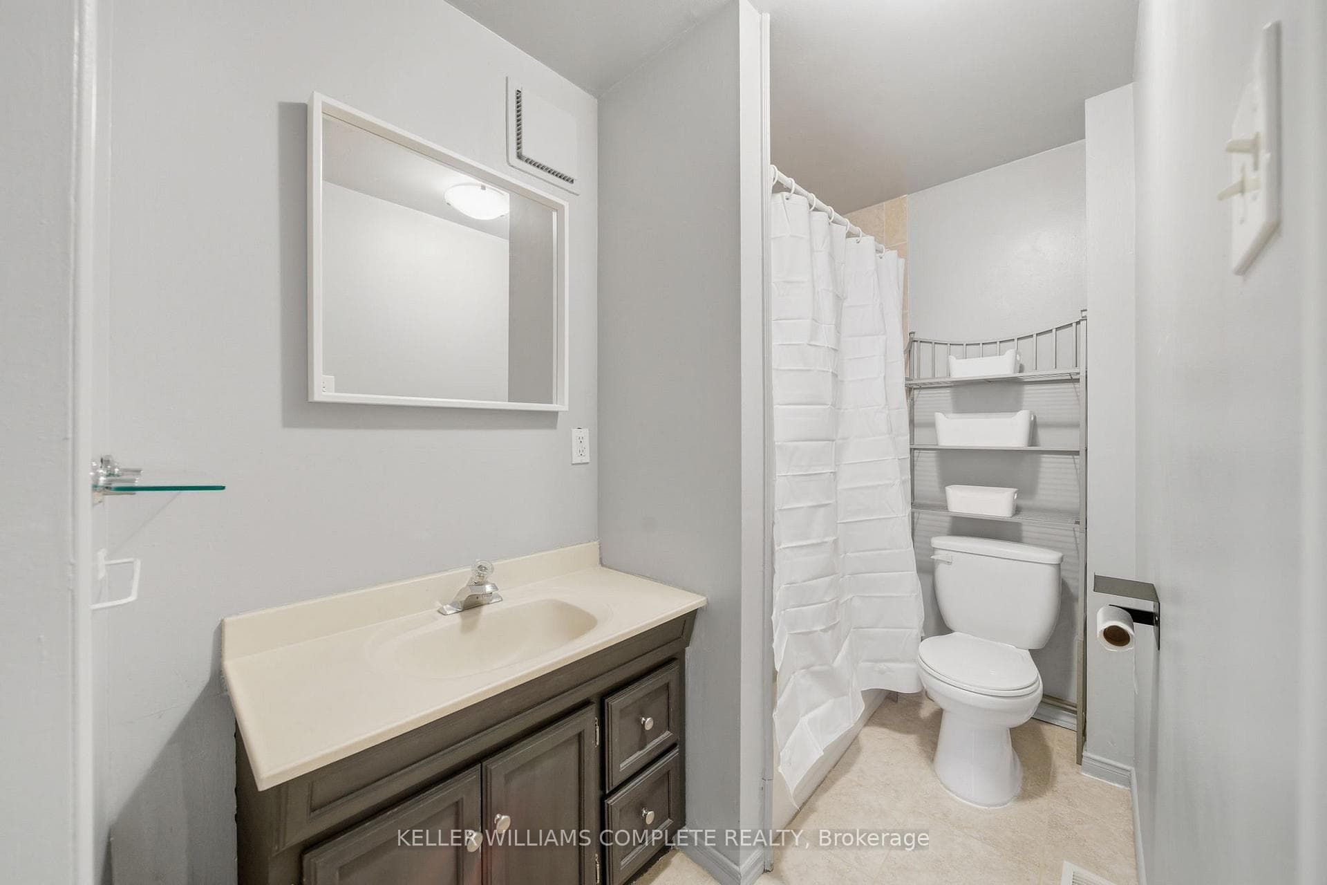 175 Grace Avenue photo 18