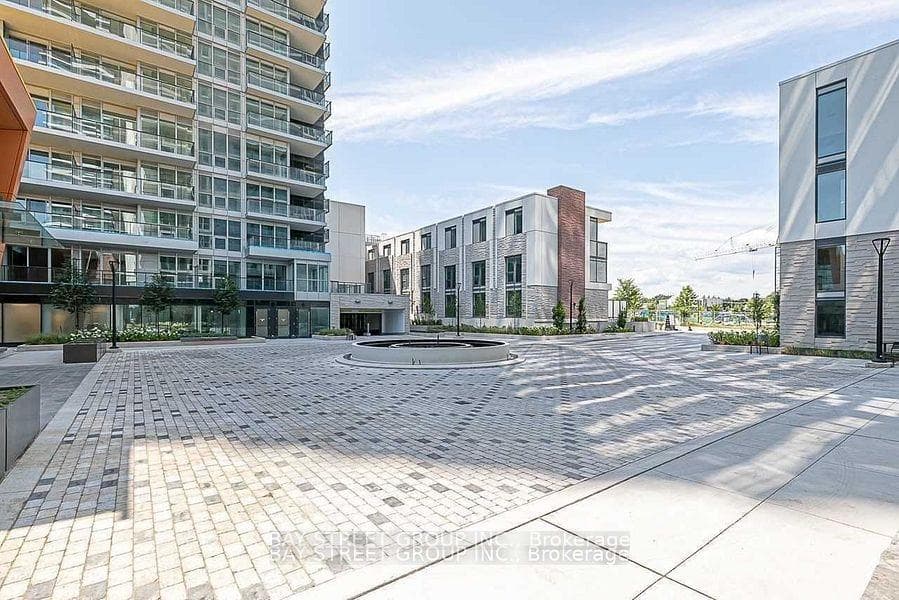 85 McMahon Drive Unit 2501 photo 9