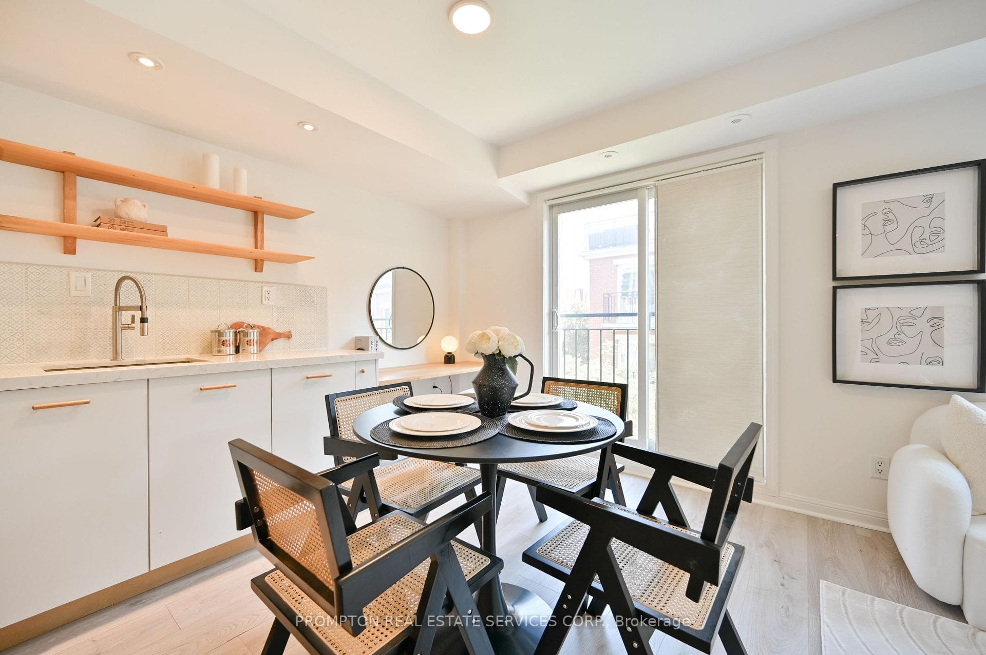 18 Laidlaw Street Unit 1030 photo 4