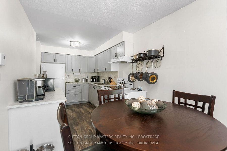 19 MacPherson Avenue Unit 28 photo 17