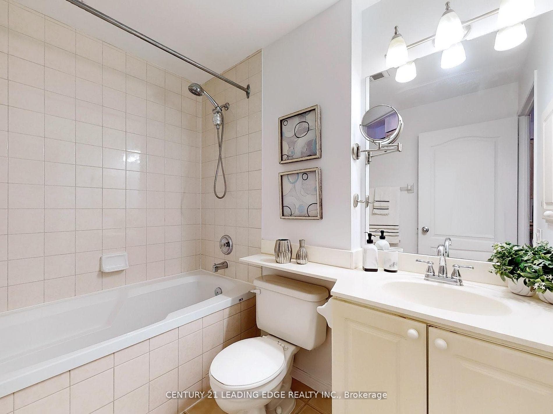 555 YONGE Street Unit 602 photo 17