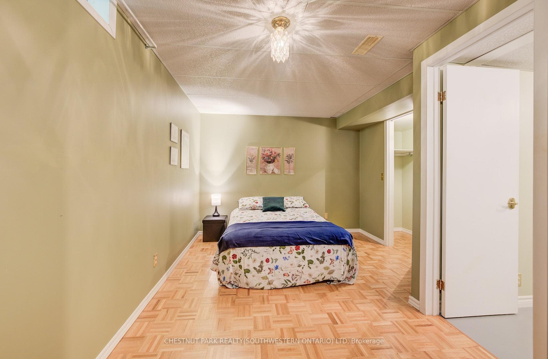 264 Newport Place photo 26