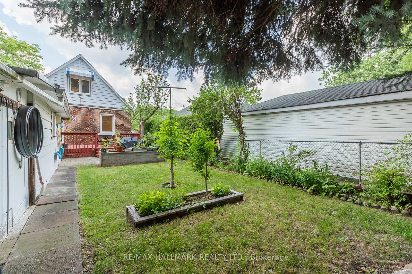 945 Pharmacy Avenue photo 42
