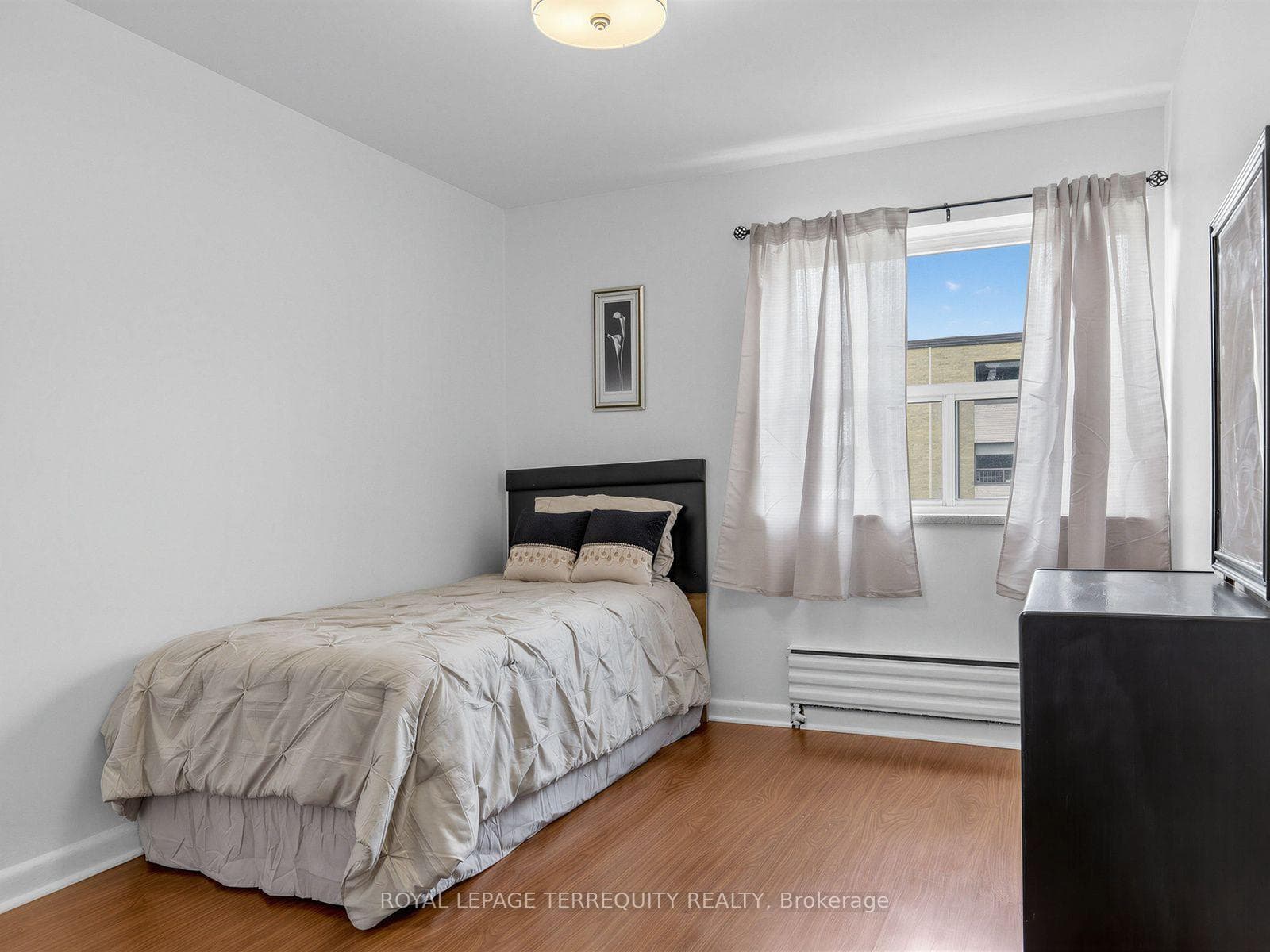 8 Kingsbridge Court Unit 404 photo 16