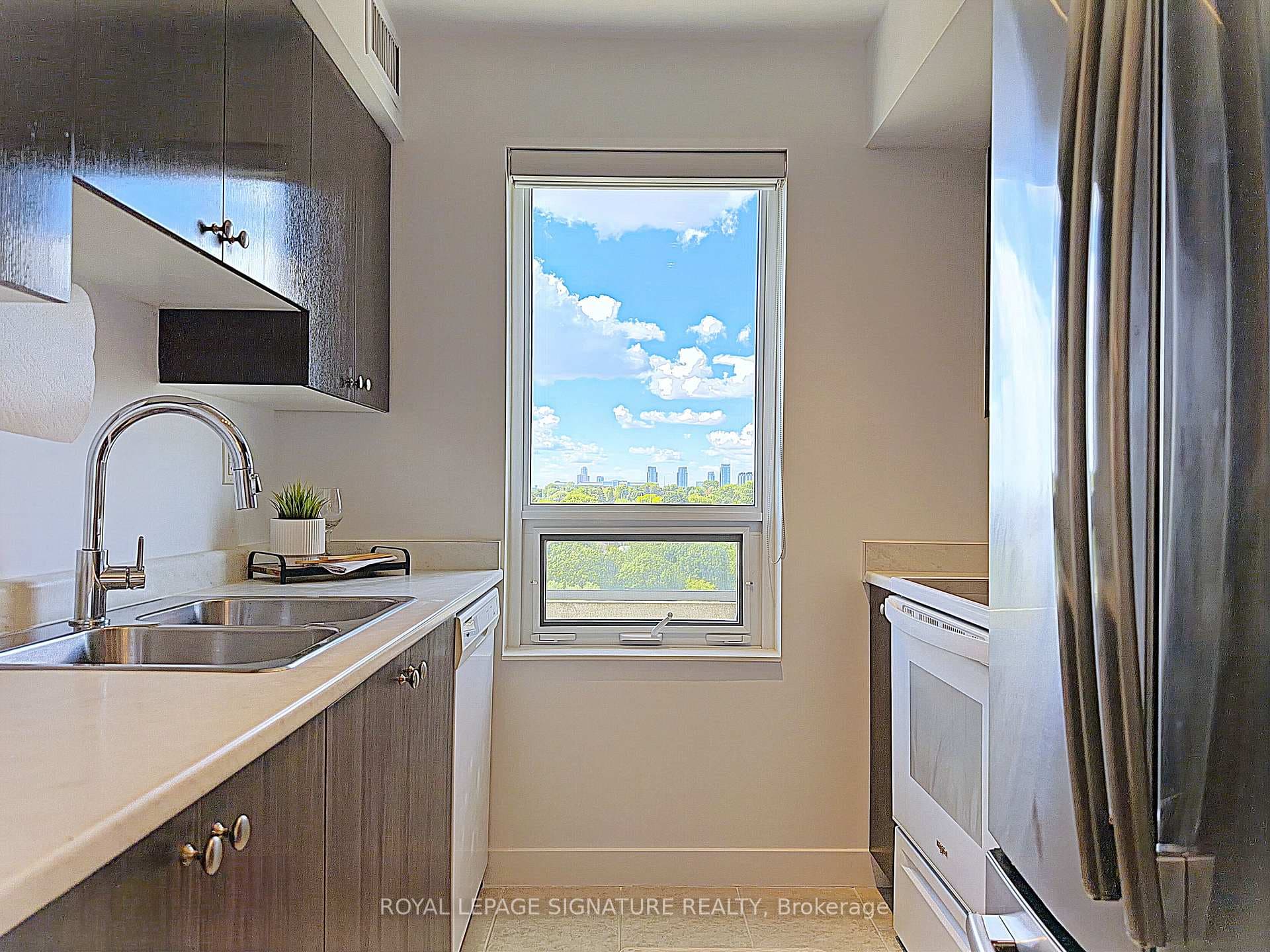 1346 Danforth Road Unit 812 photo 25