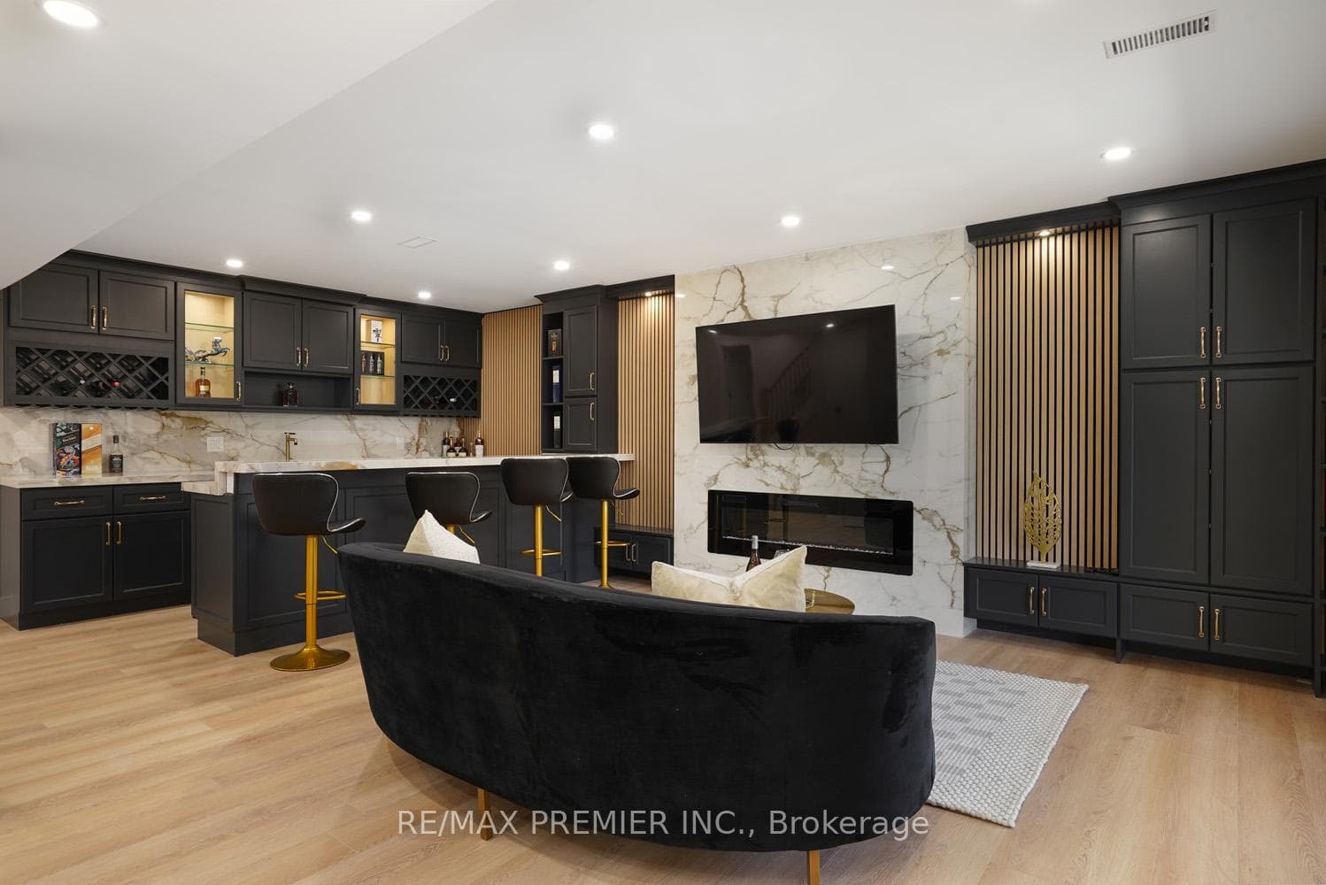 157 Jeanne Drive photo 38