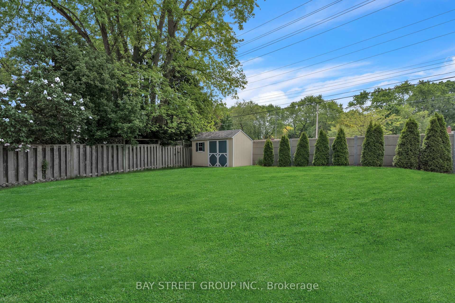 26 COLONIAL Crescent photo 37