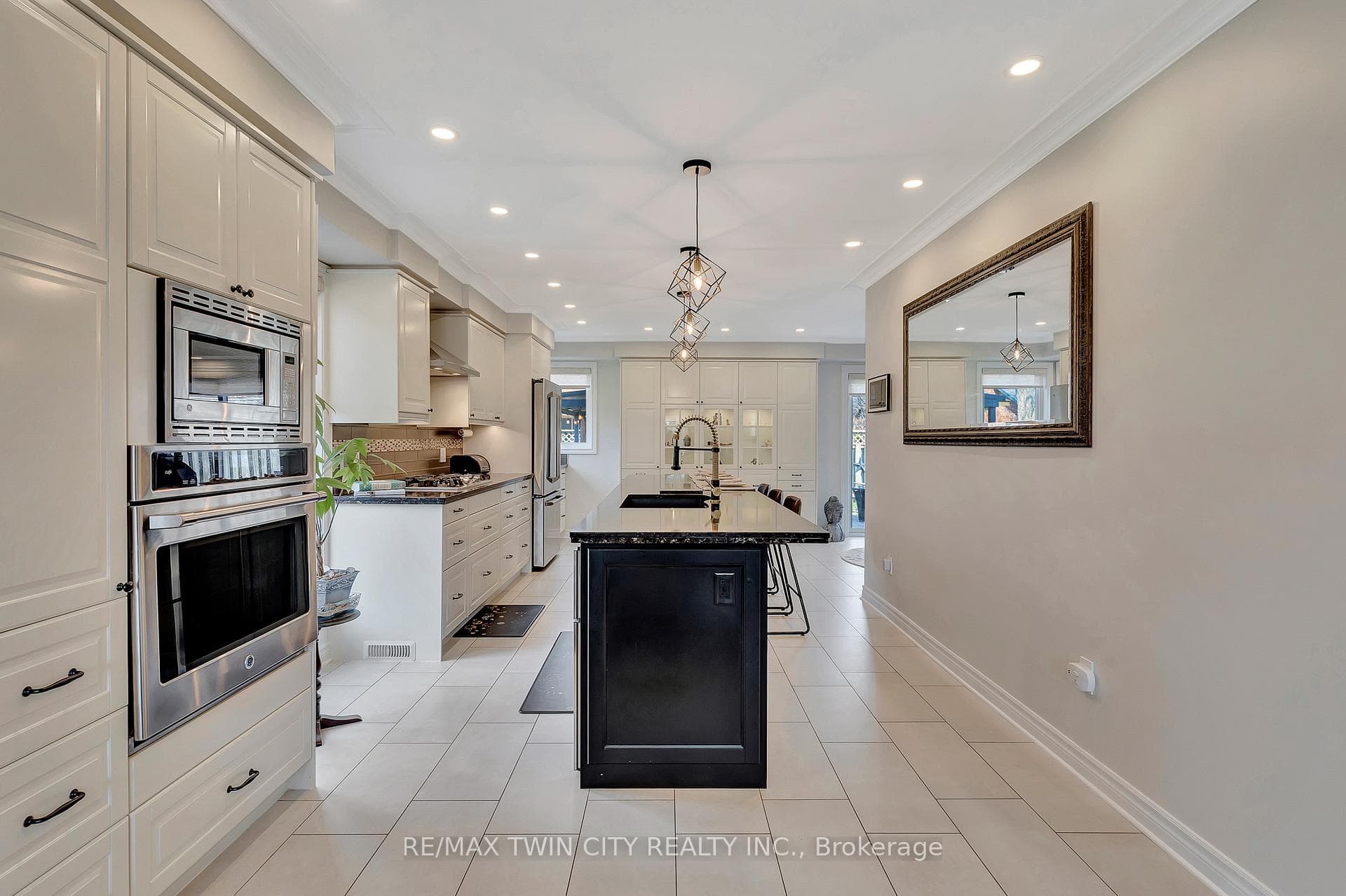 14 McCrimmon Court photo 8