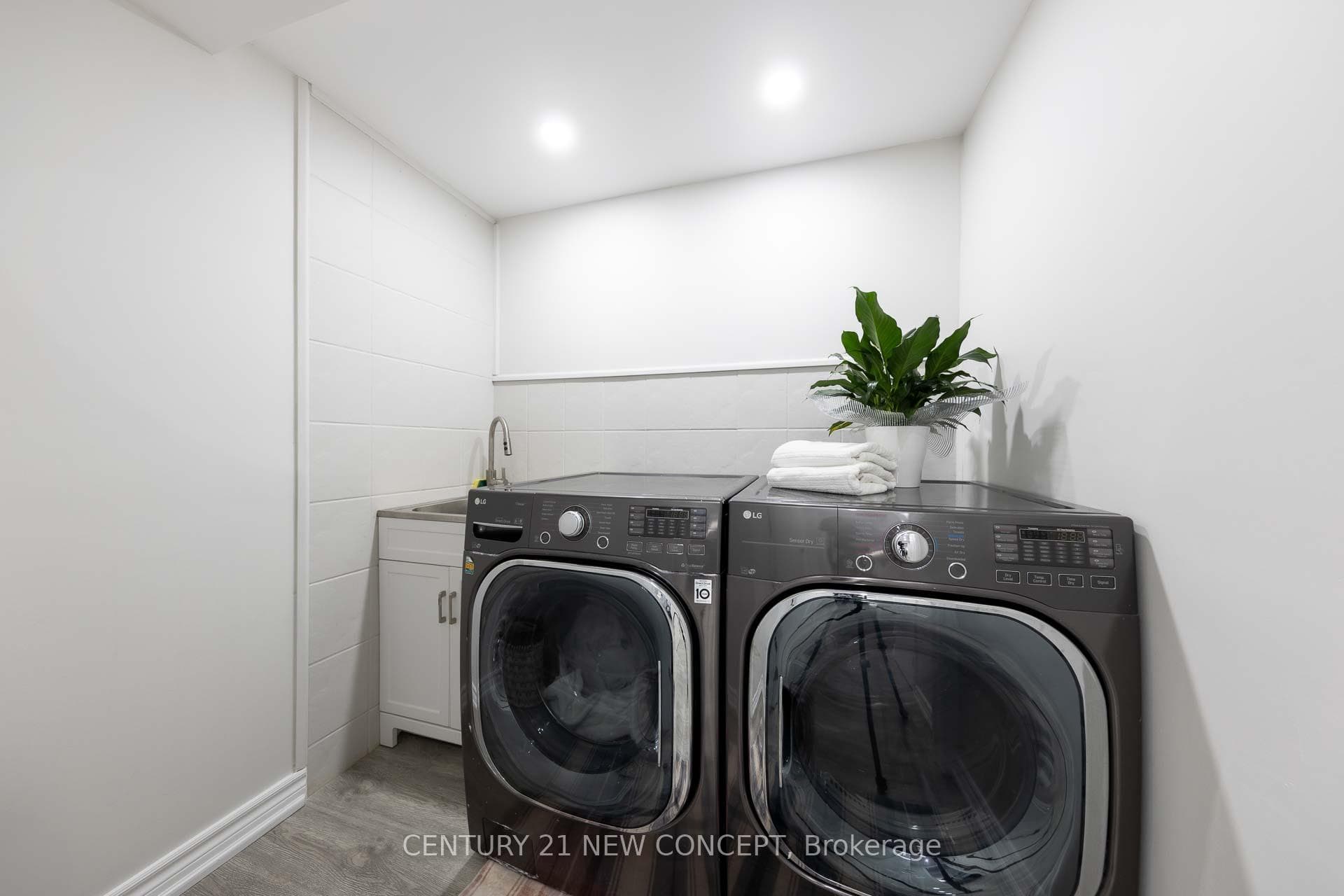 32 Strawberry Hill Court photo 39